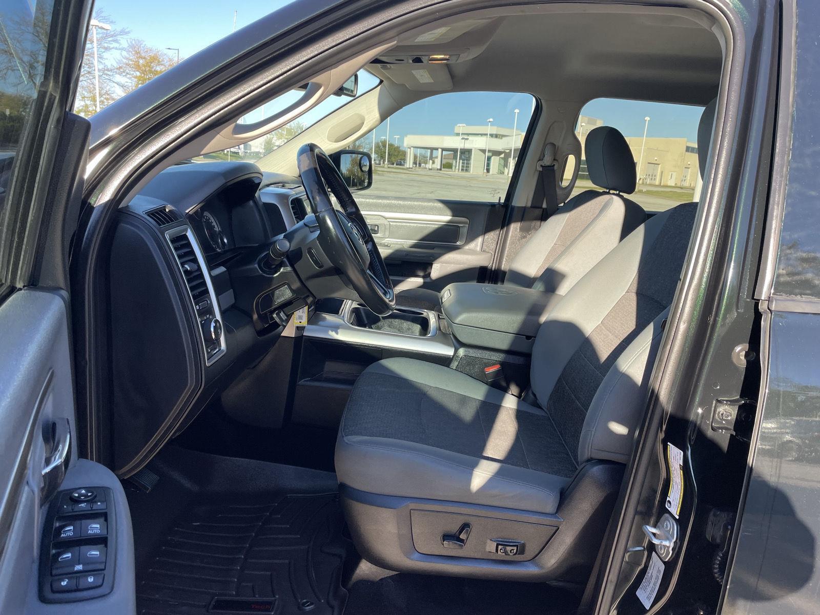 Vehicle photo 17