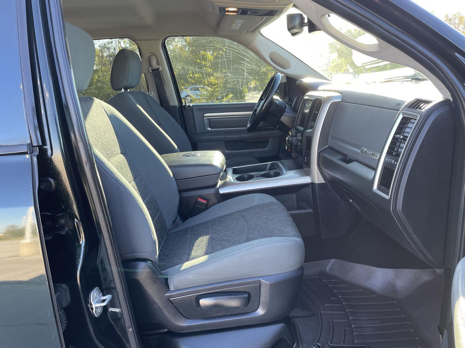 Vehicle photo 19