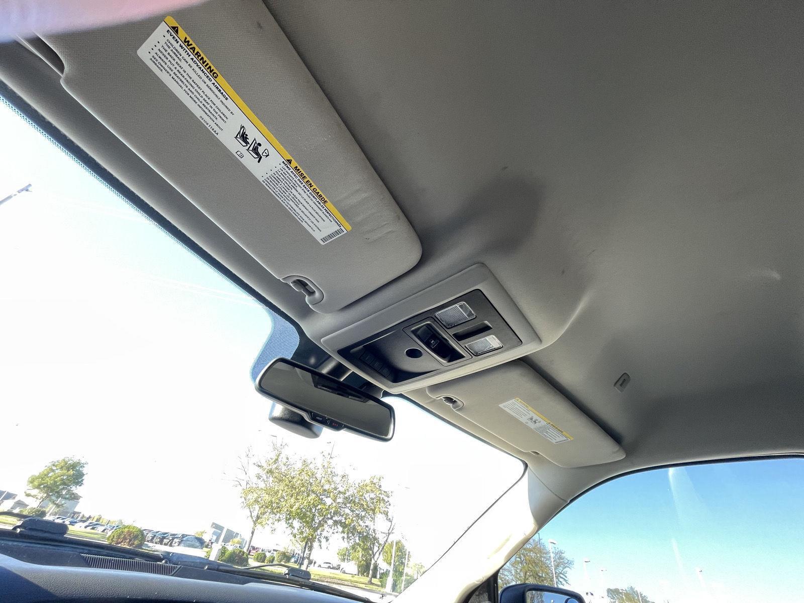 Vehicle photo 21