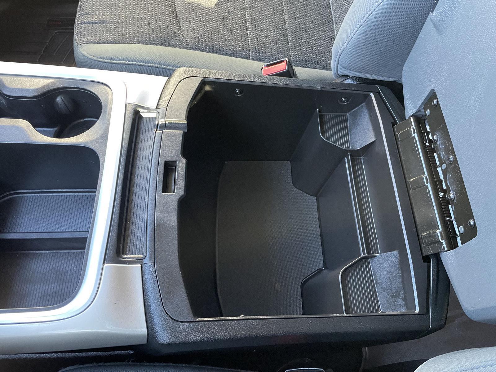 Vehicle photo 28