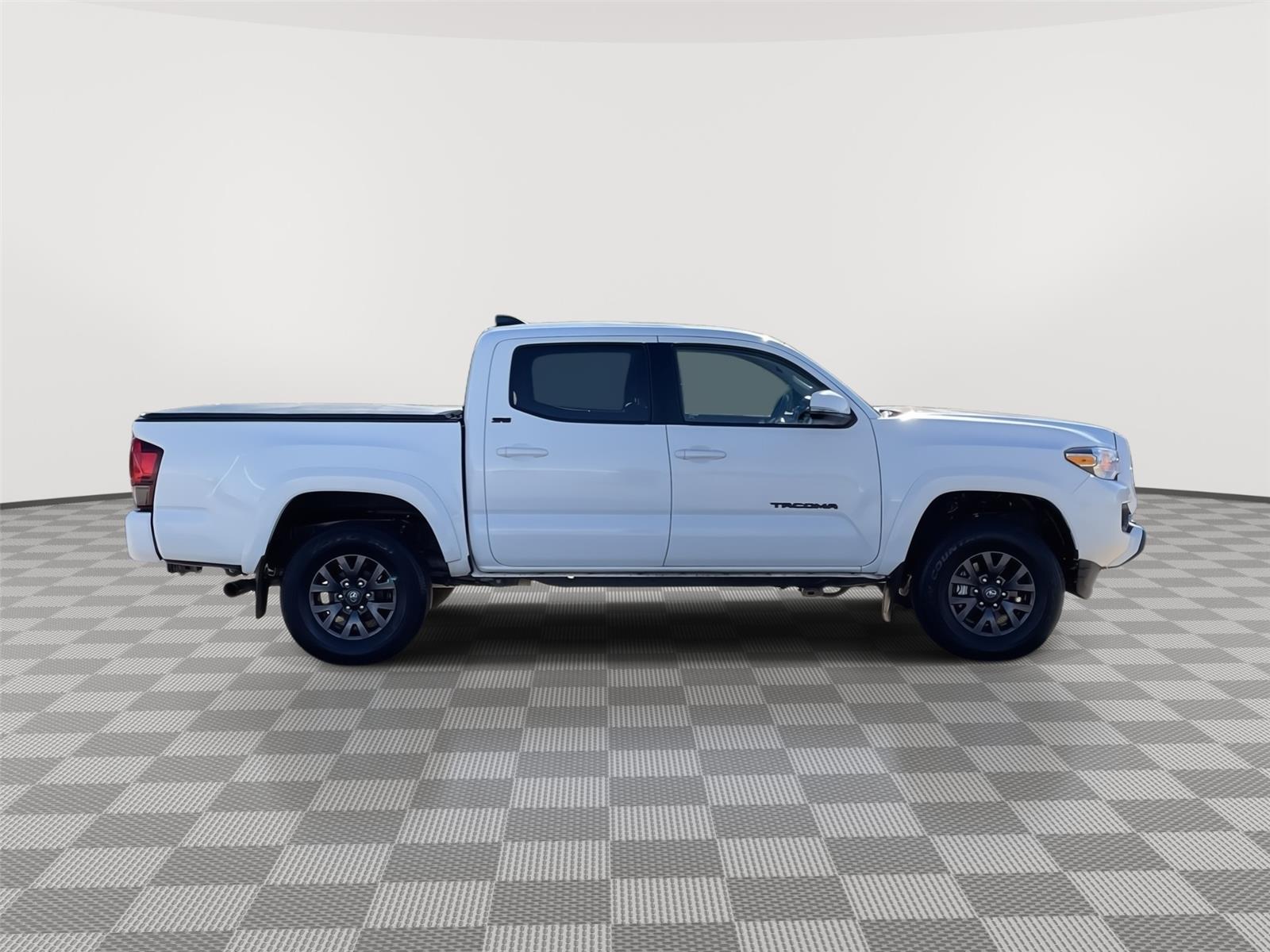 Vehicle photo 6