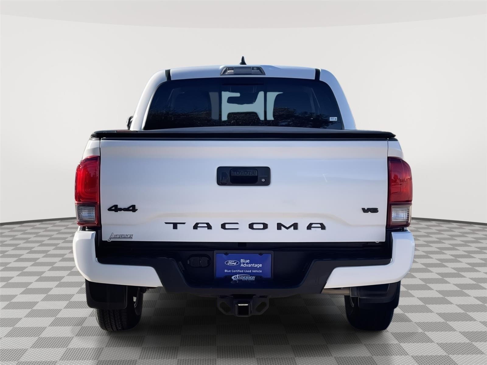 Vehicle photo 8