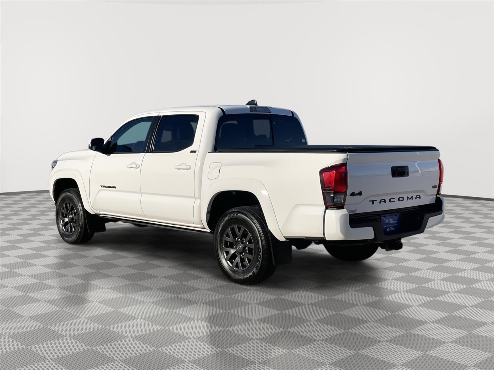 Vehicle photo 9