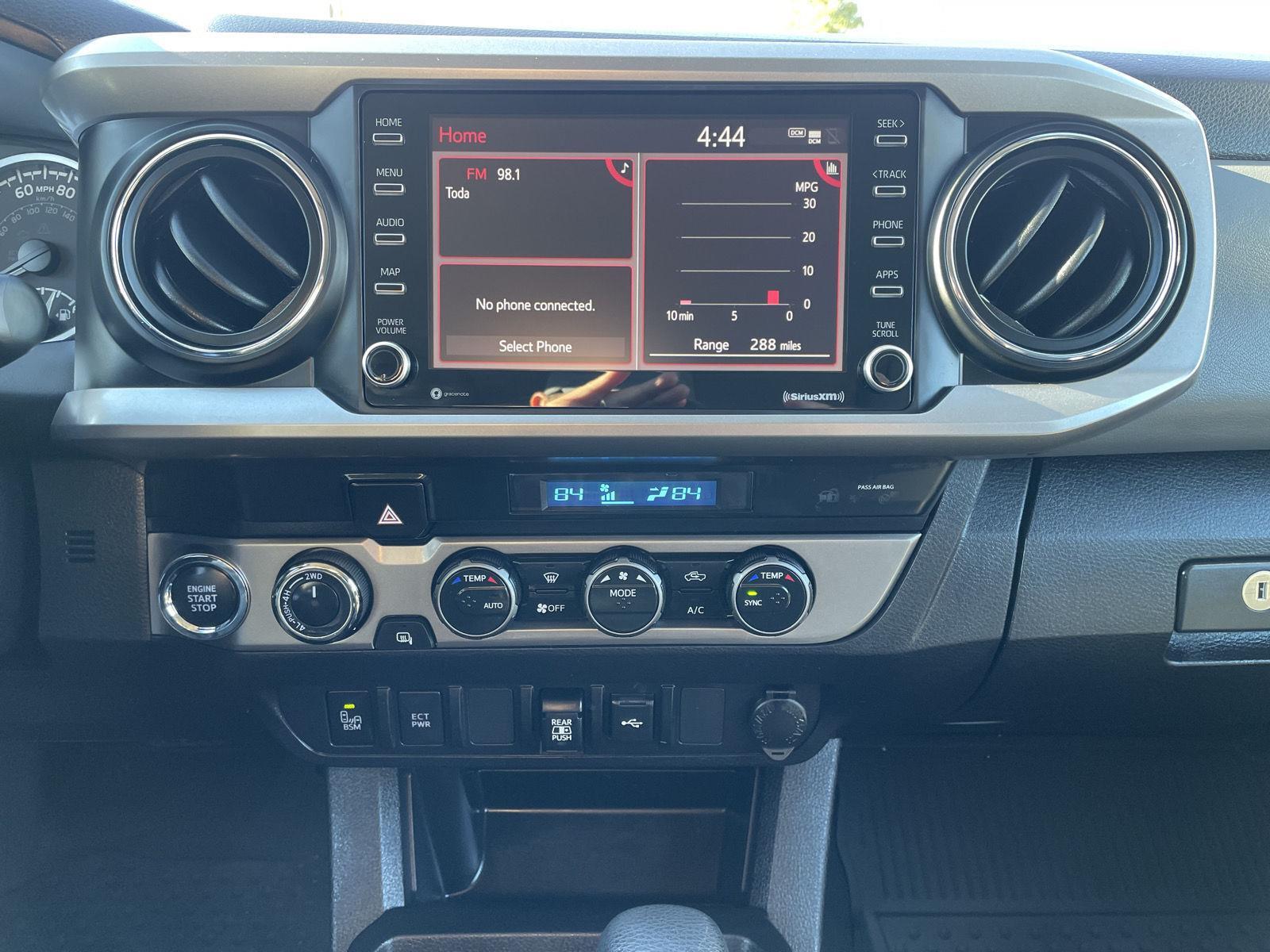 Vehicle photo 21