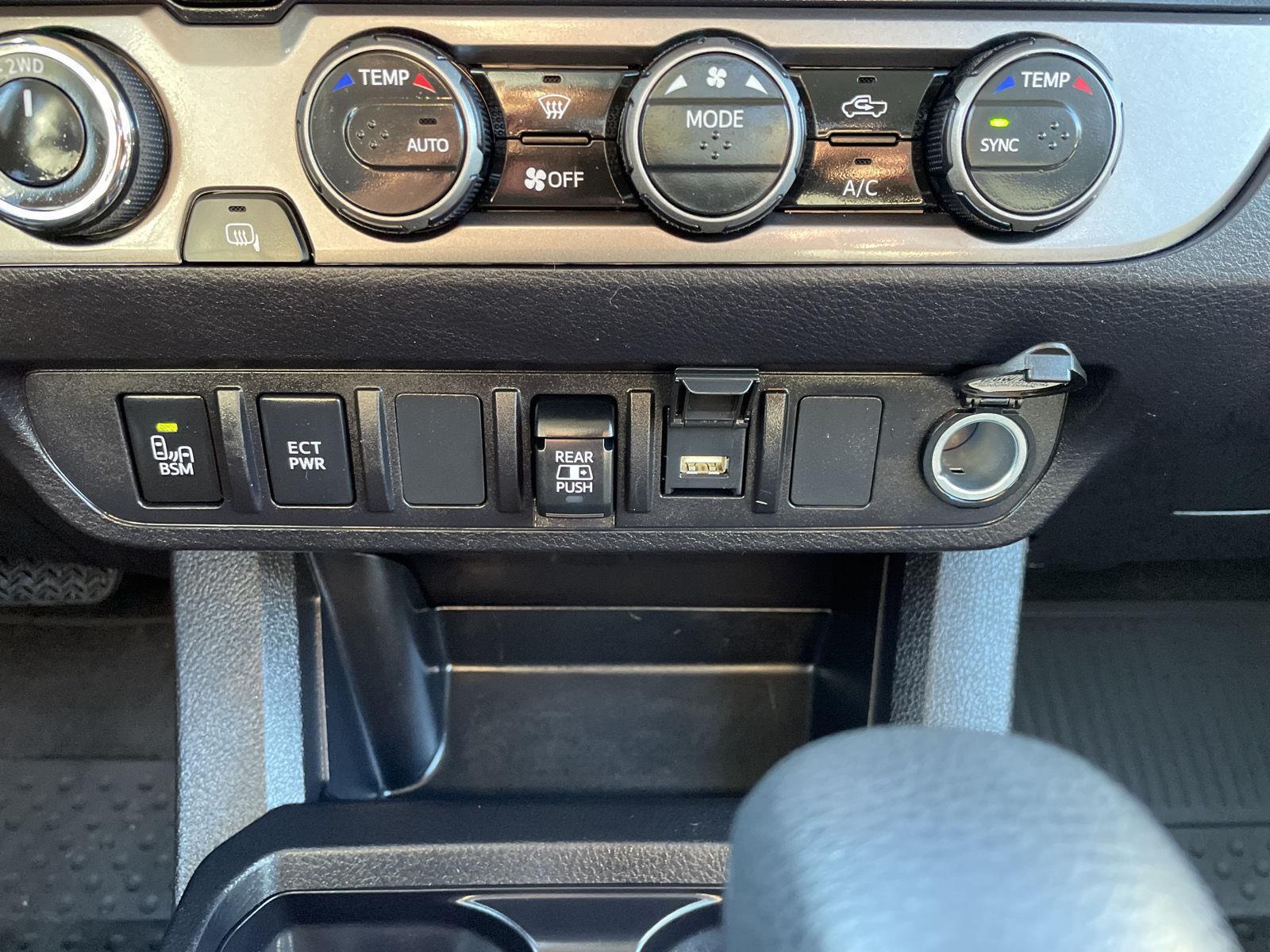 Vehicle photo 26