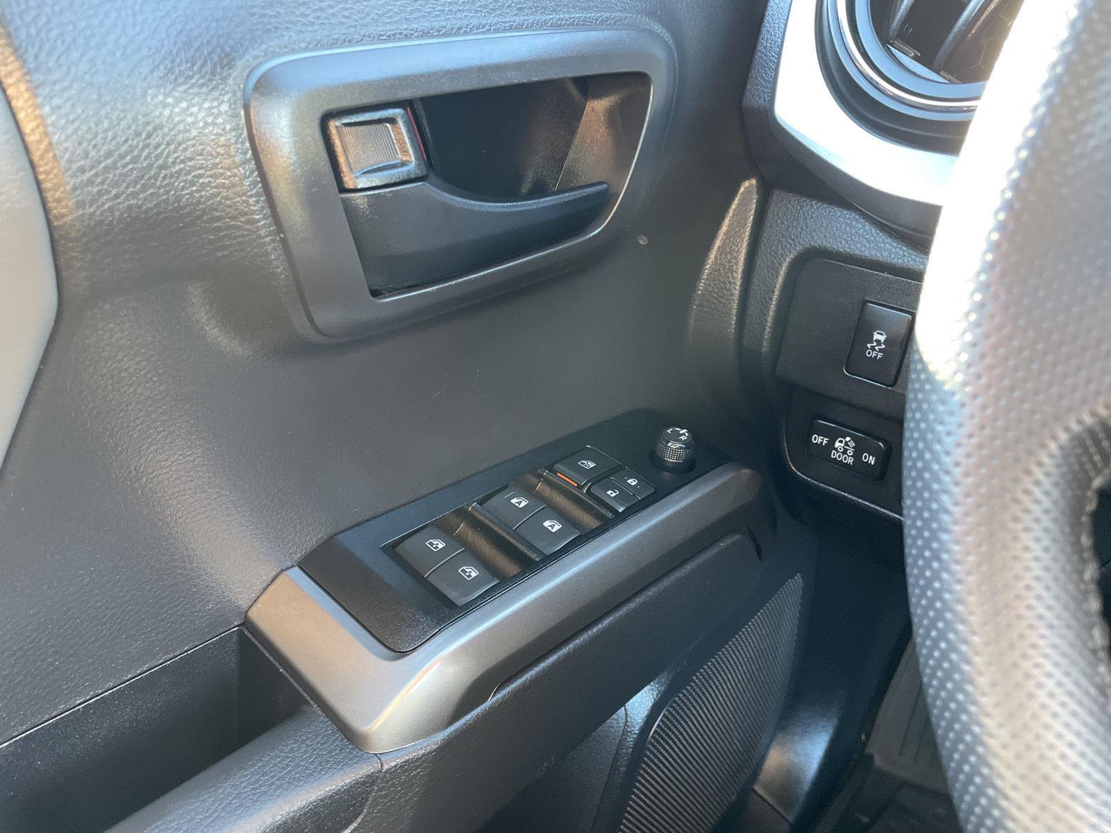 Vehicle photo 27