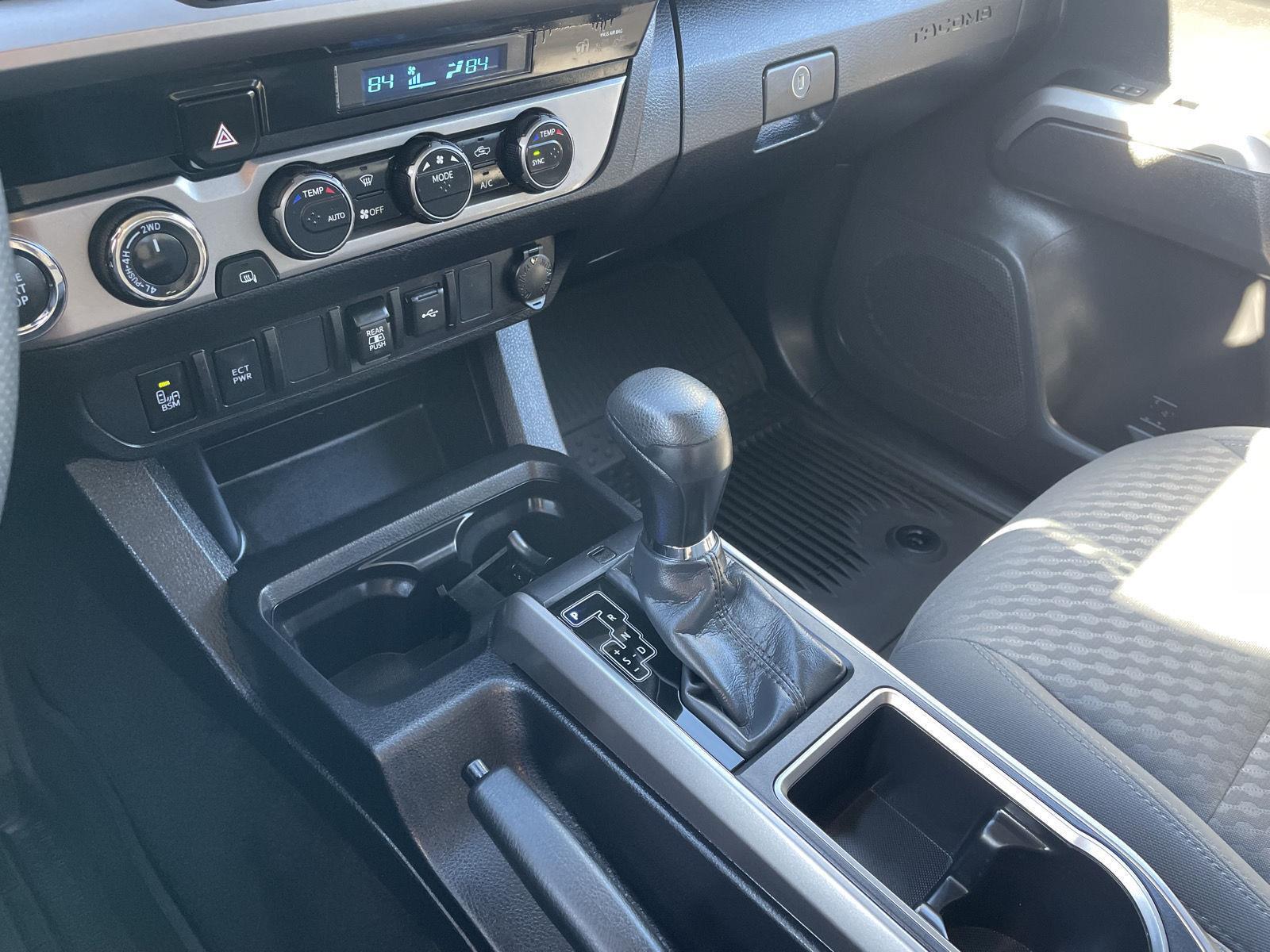 Vehicle photo 28