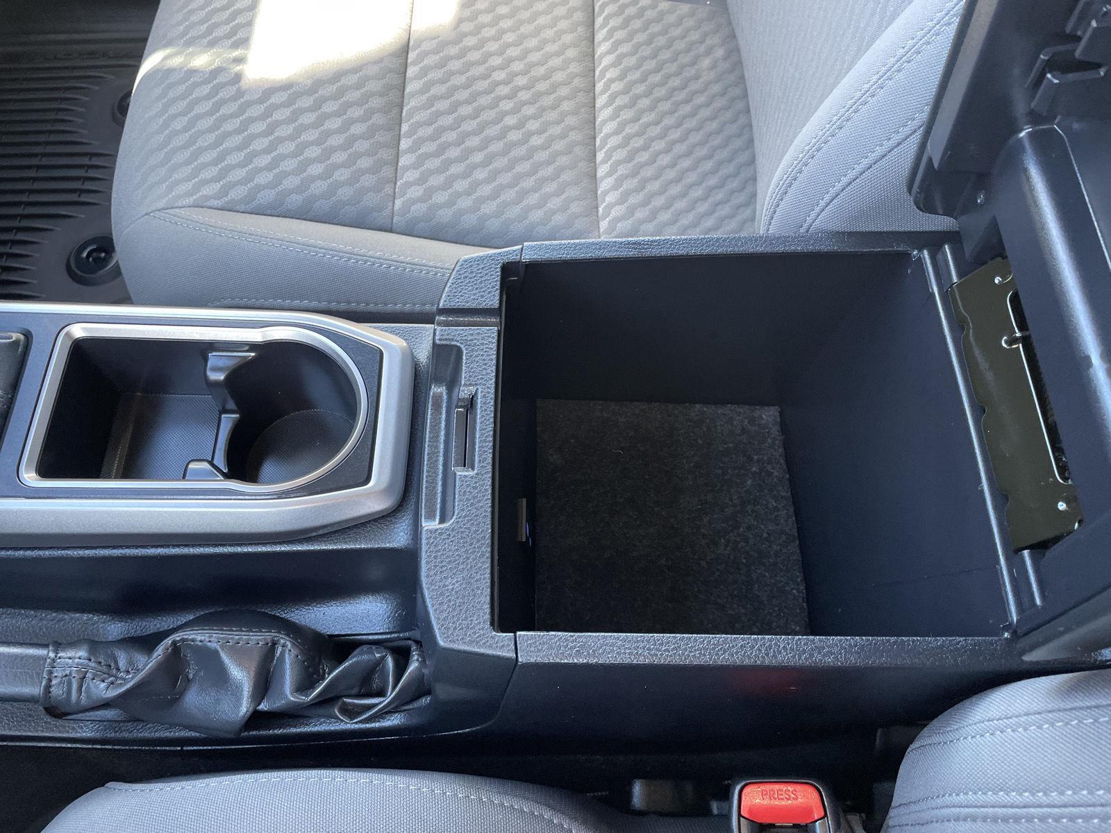 Vehicle photo 29
