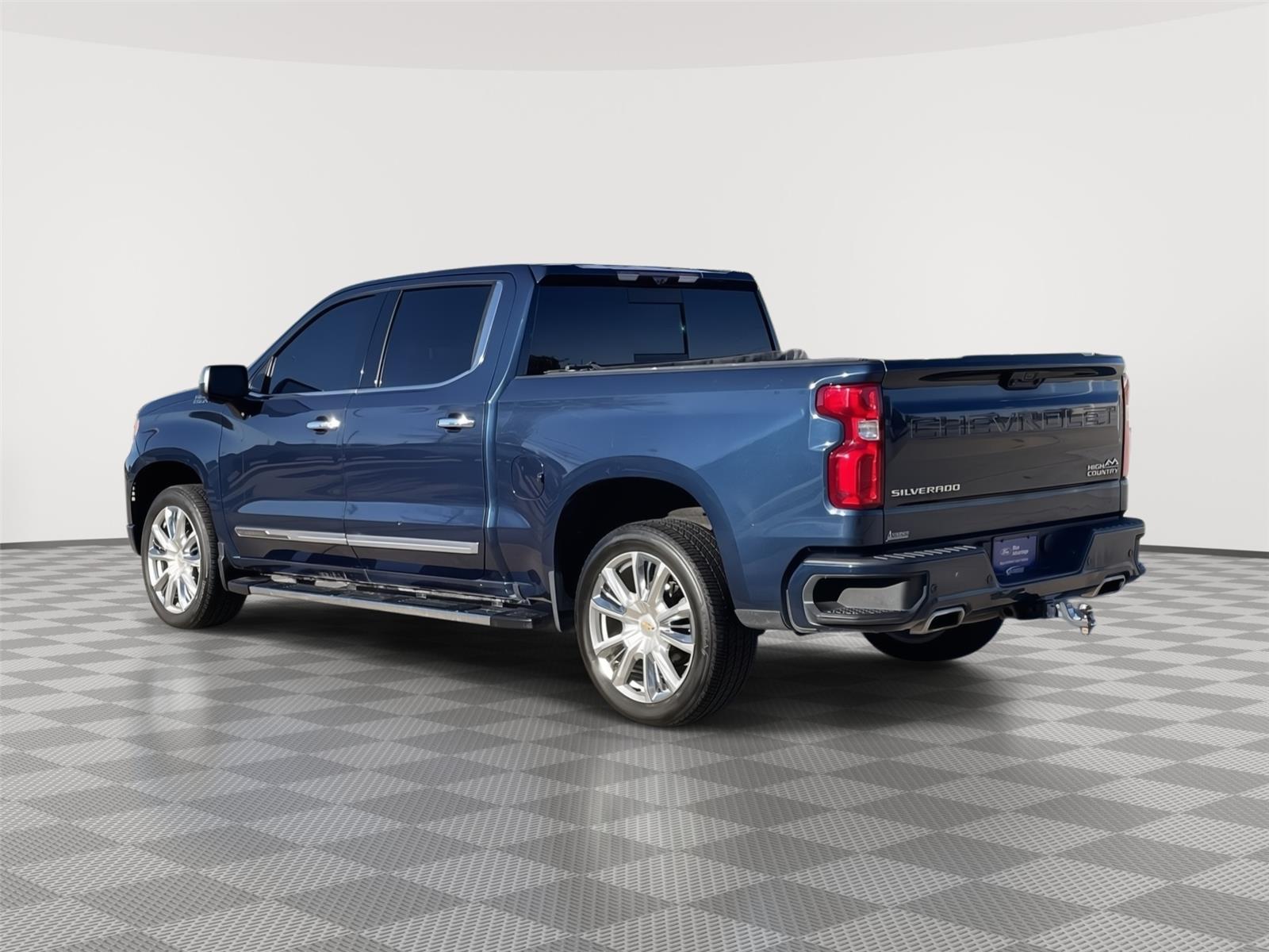 Vehicle photo 9