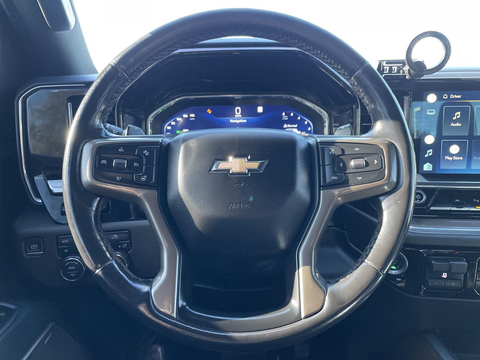 Vehicle photo 12