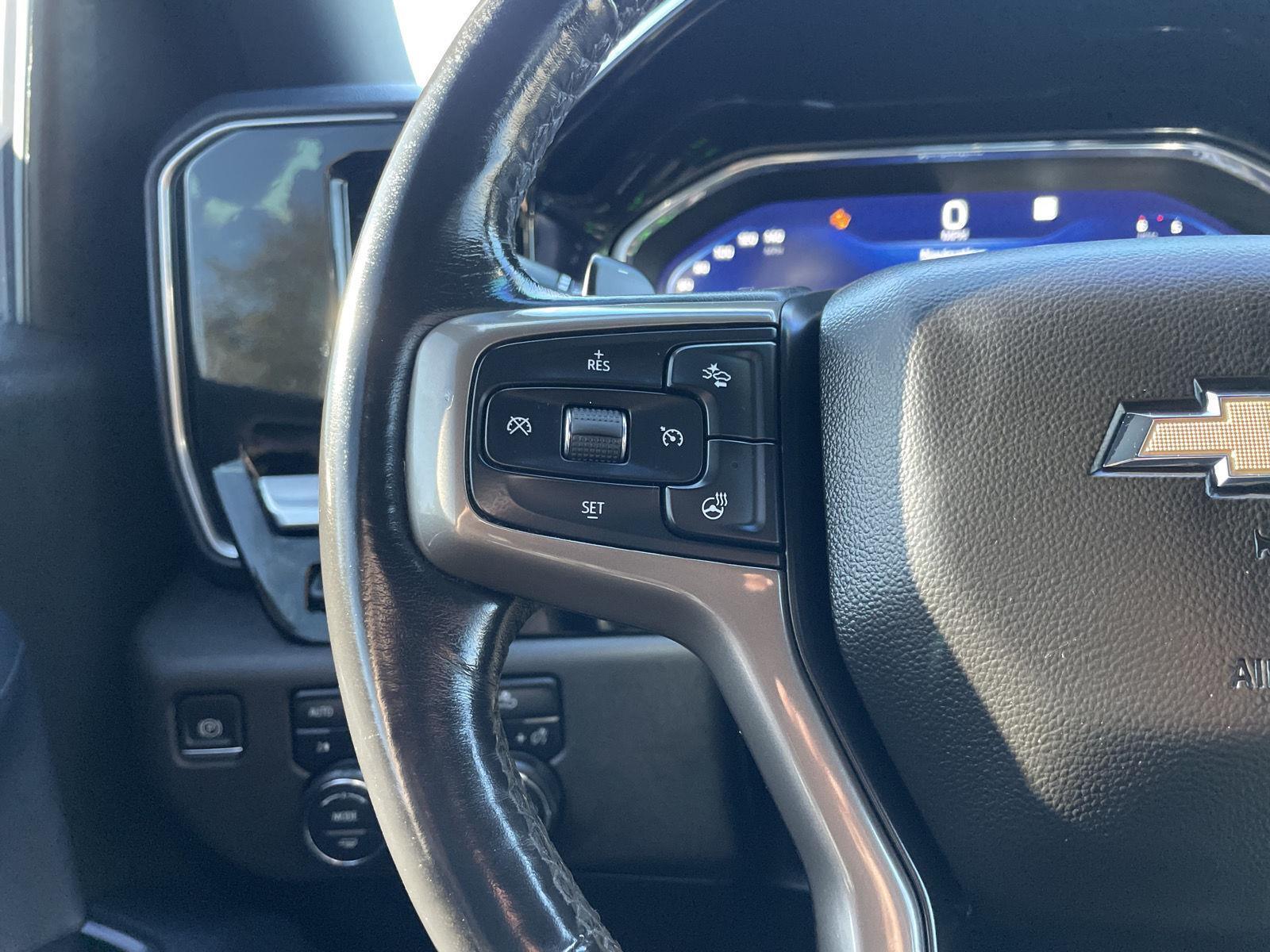 Vehicle photo 13