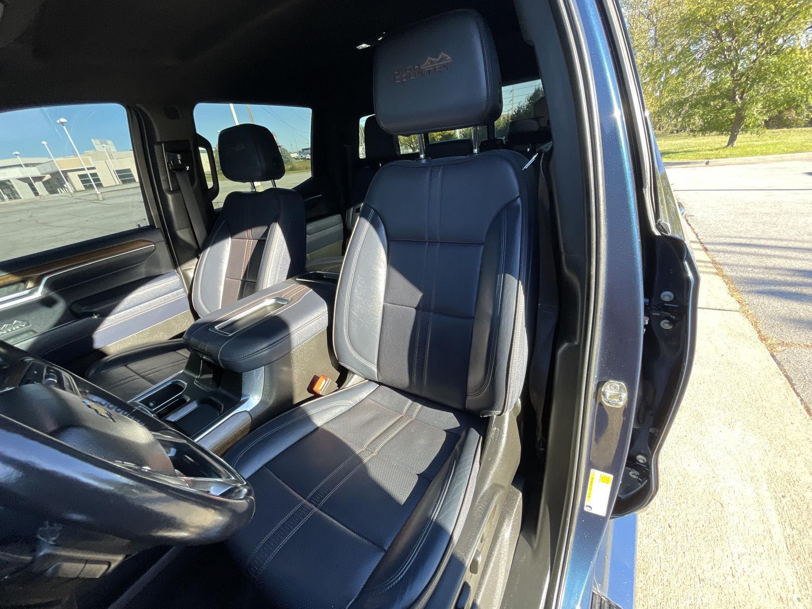 Vehicle photo 18