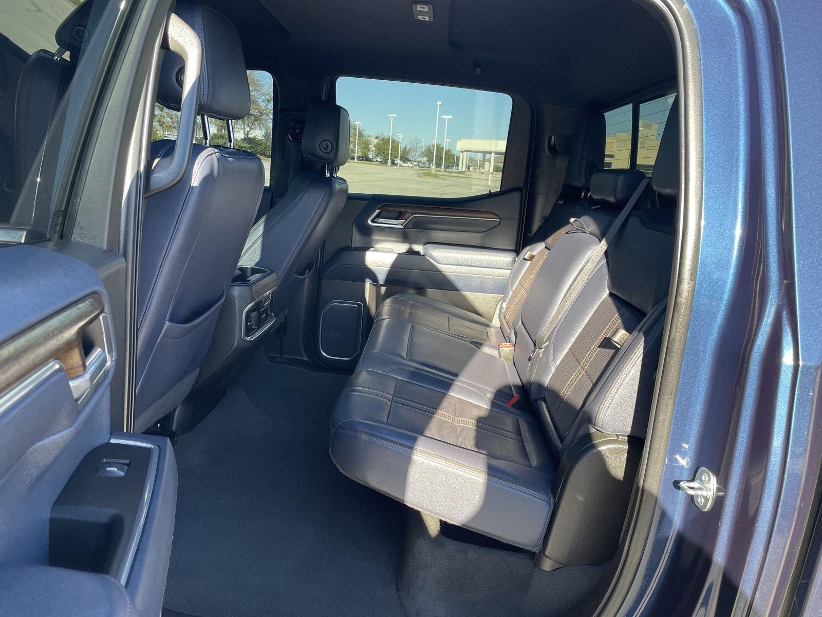 Vehicle photo 20