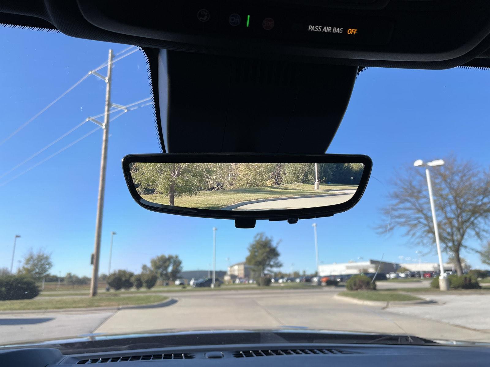 Vehicle photo 23