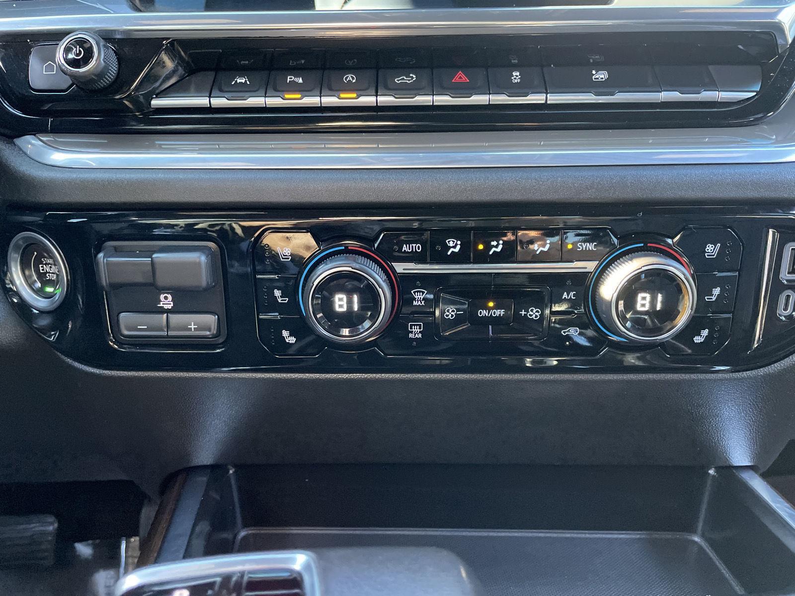 Vehicle photo 29