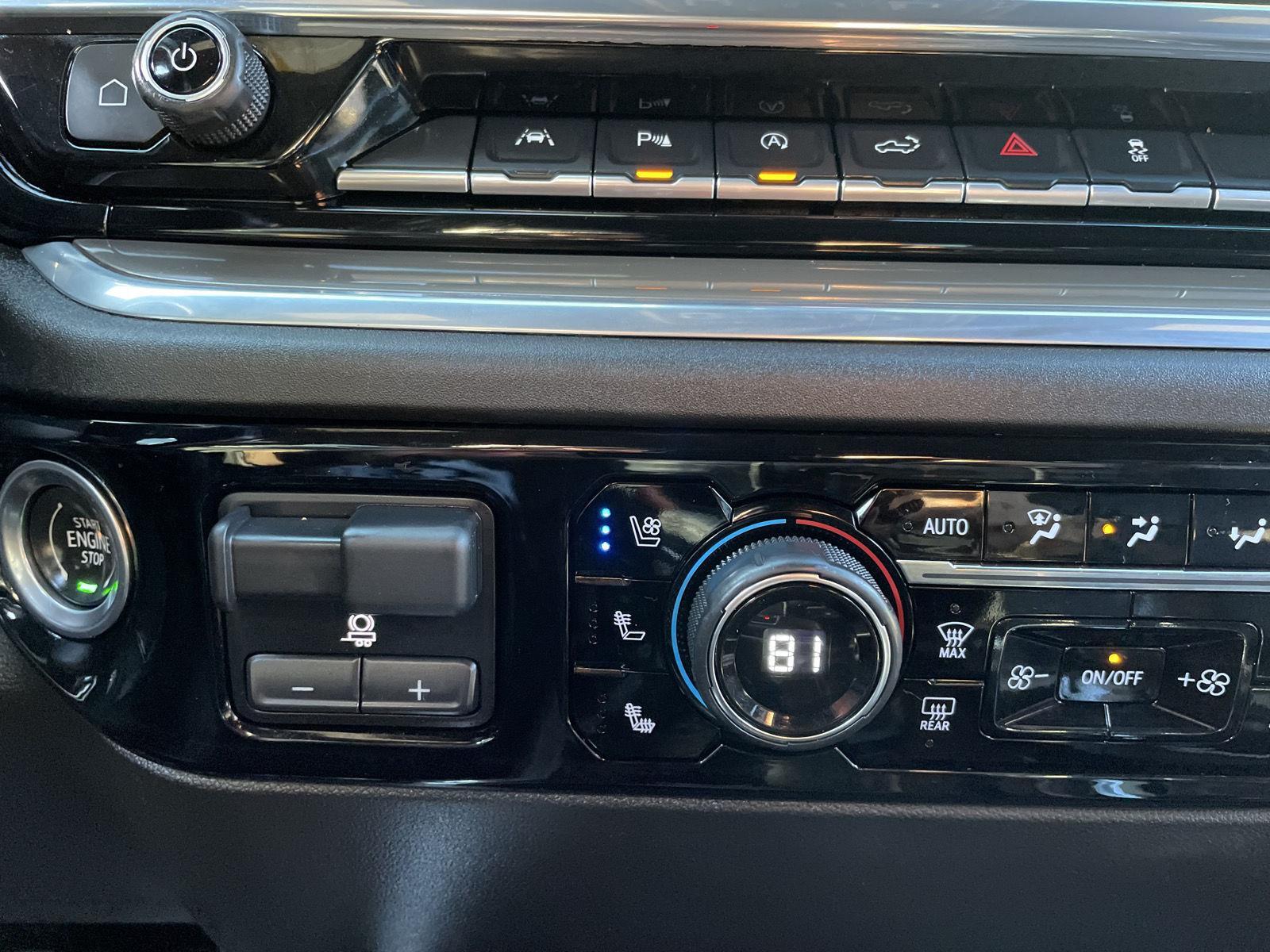 Vehicle photo 30