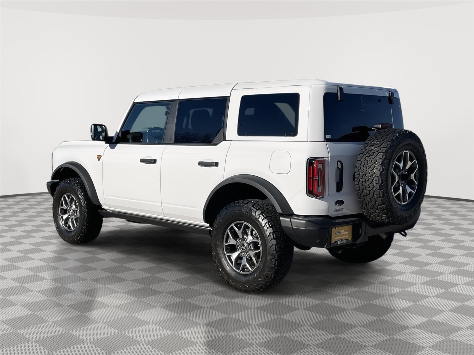 Vehicle photo 9