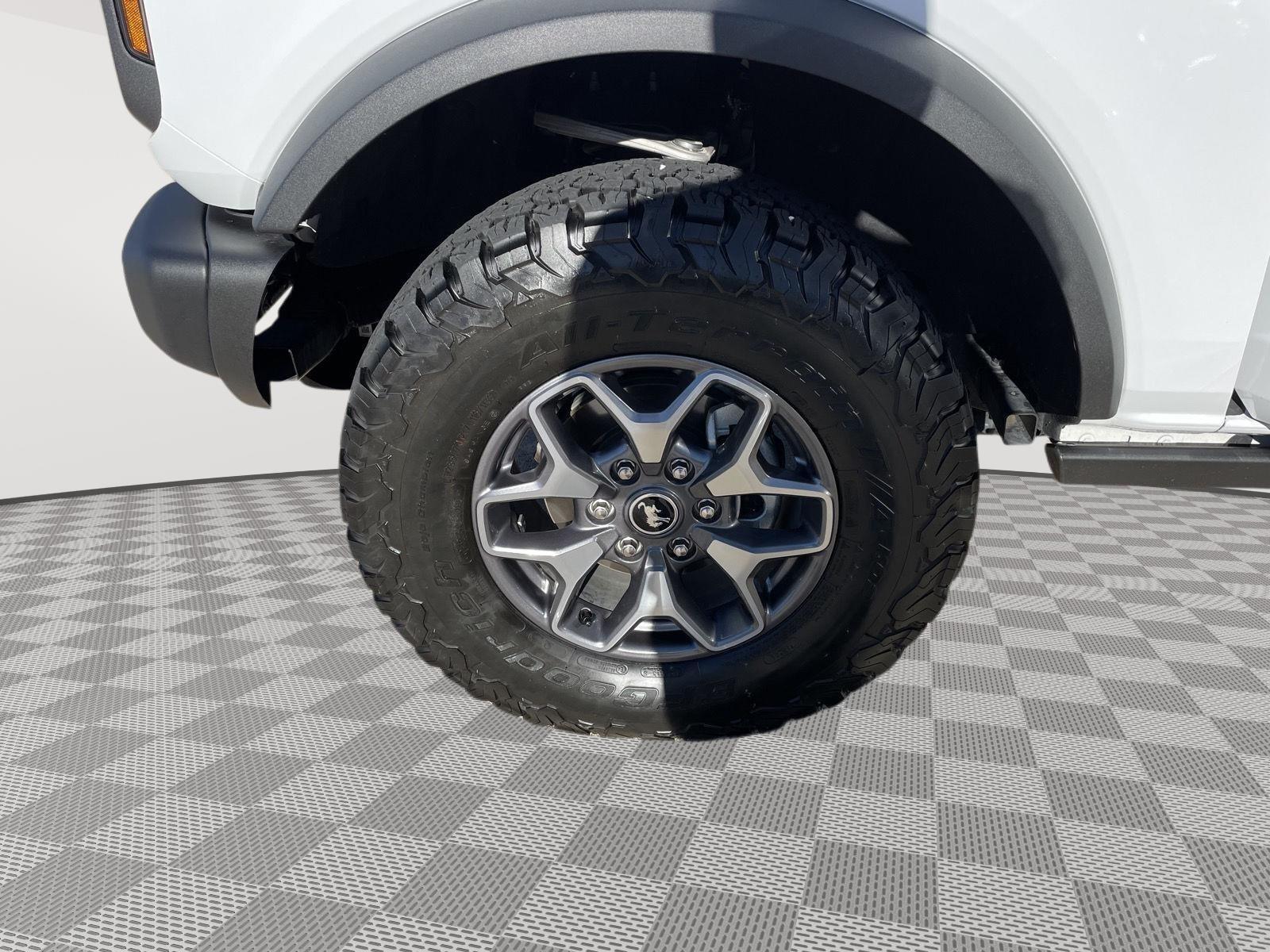 Vehicle photo 10