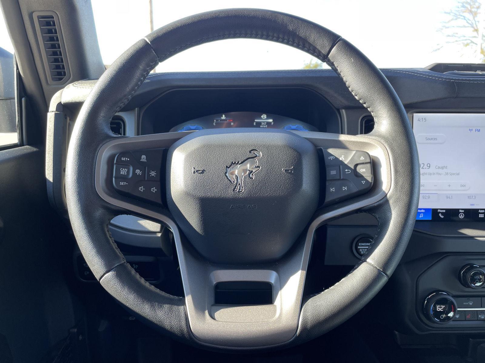 Vehicle photo 12