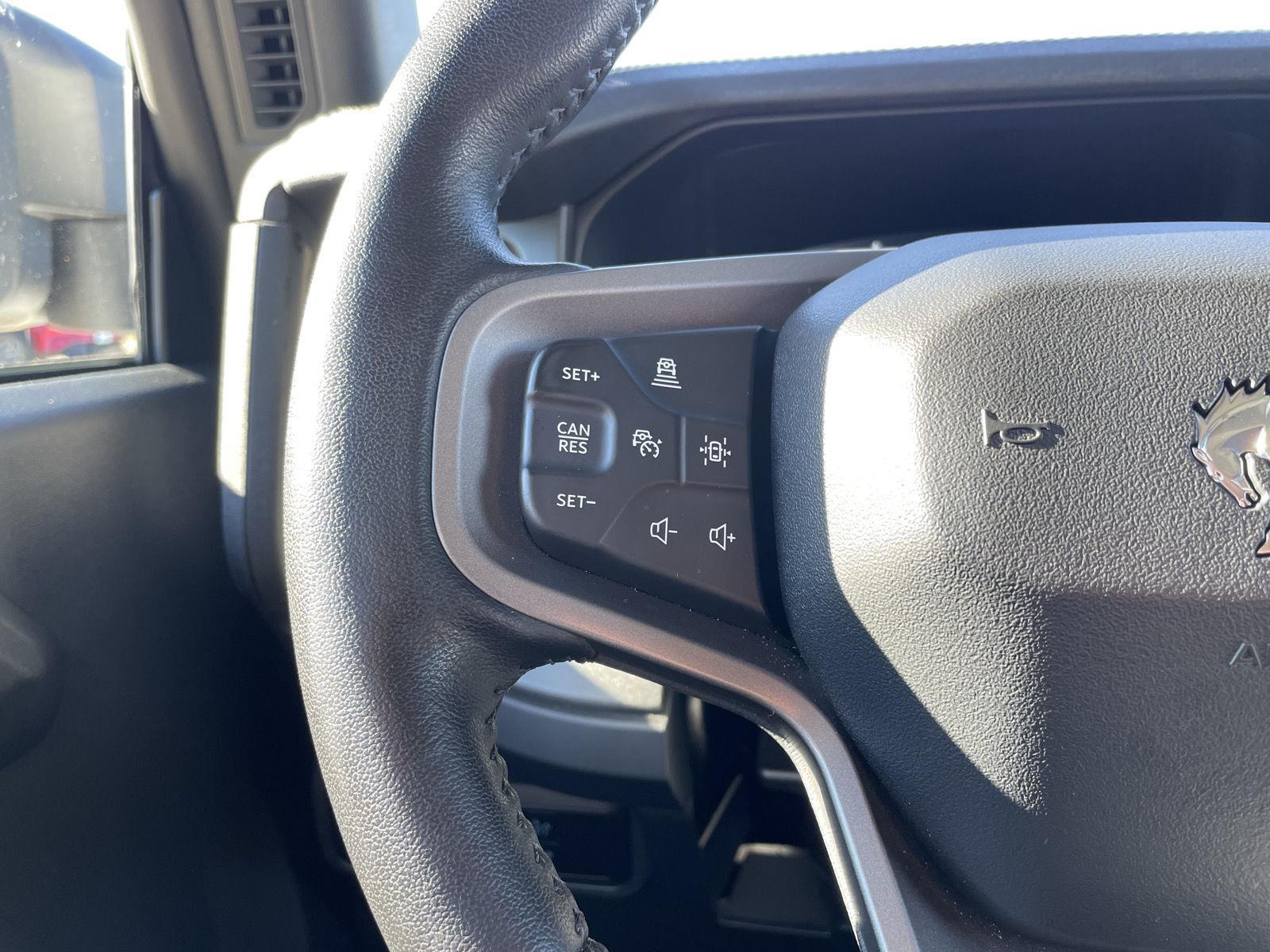 Vehicle photo 13