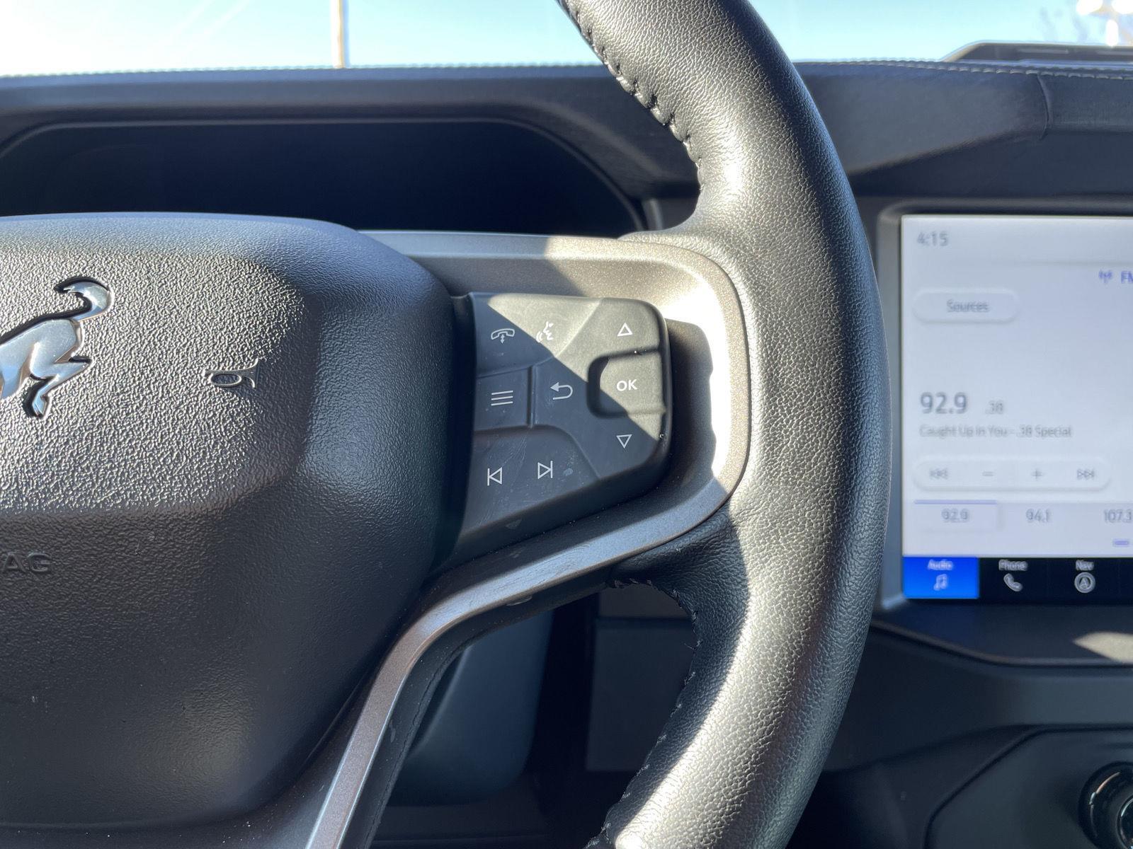 Vehicle photo 14