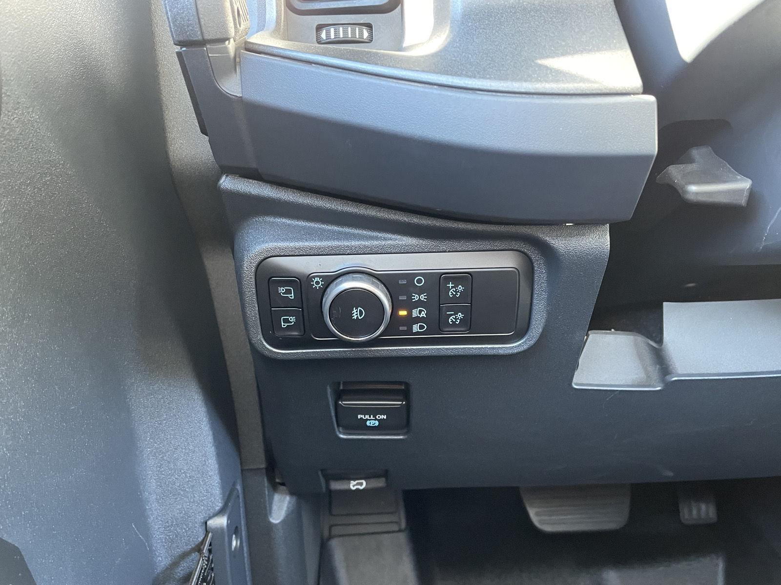 Vehicle photo 16