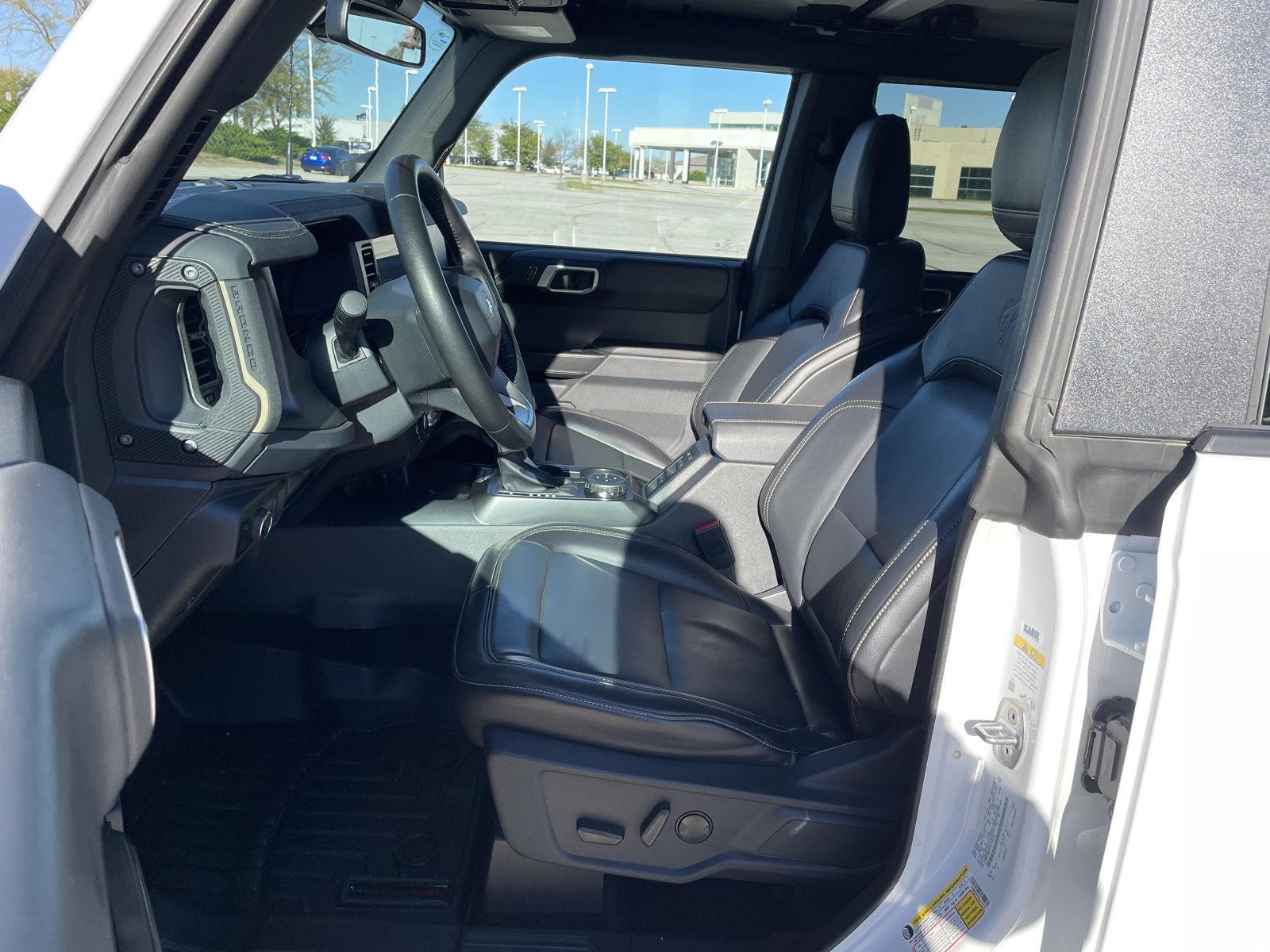 Vehicle photo 17