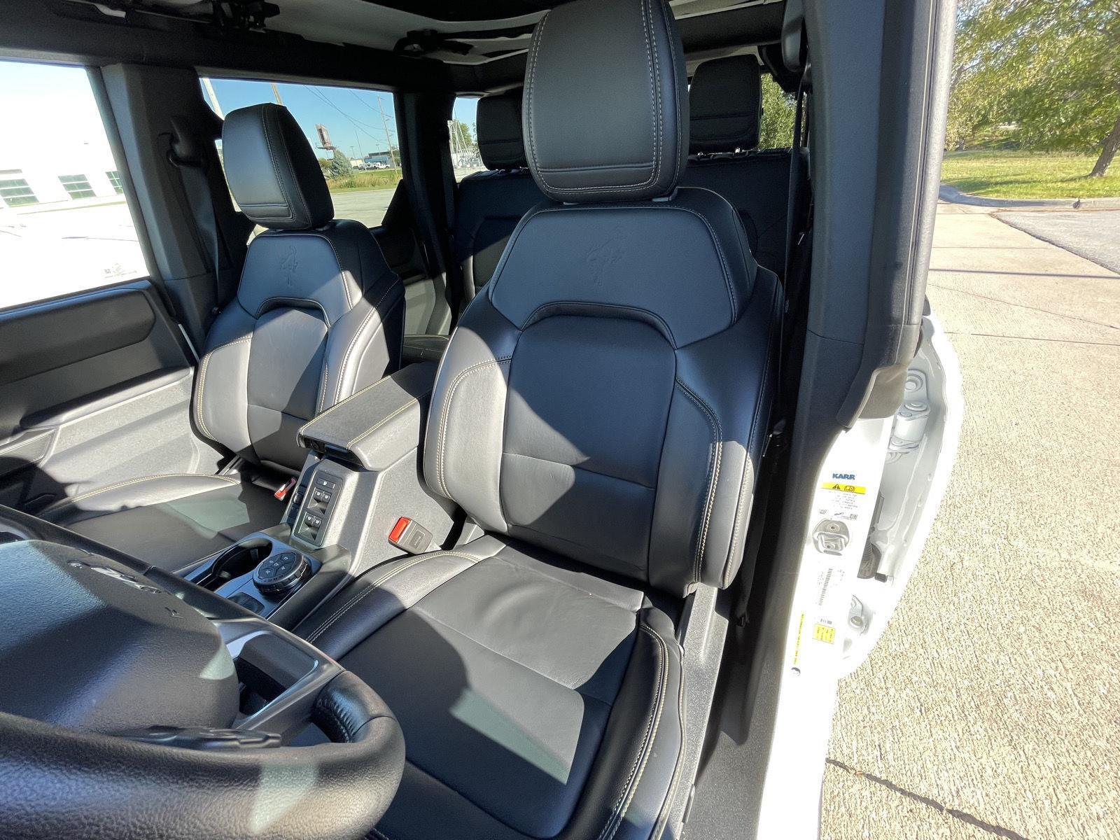Vehicle photo 18