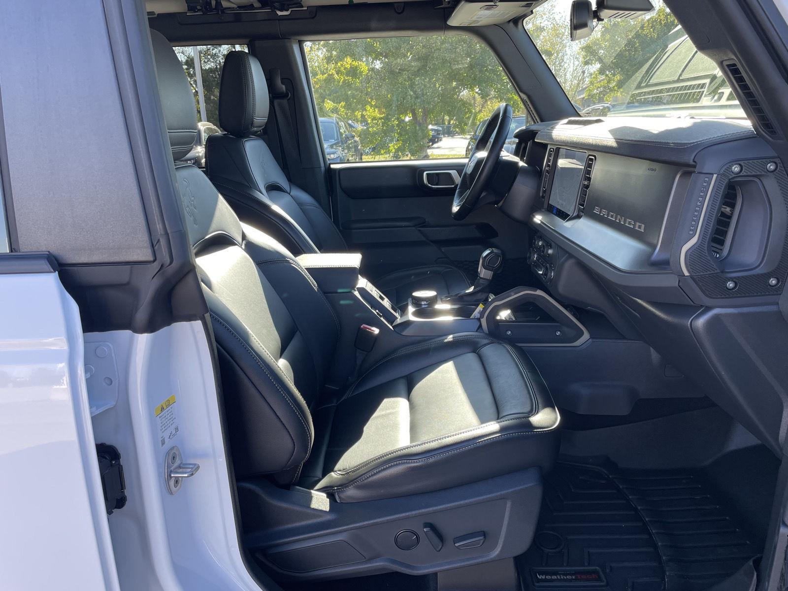 Vehicle photo 19