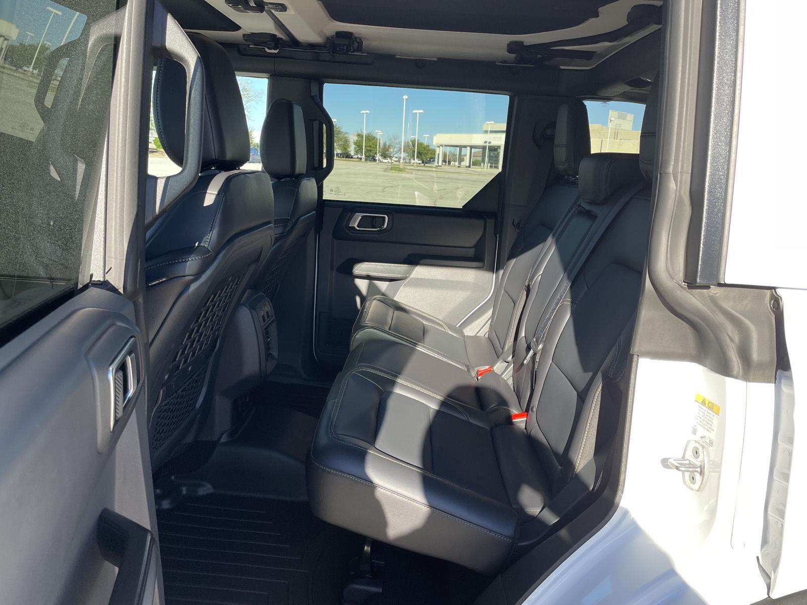 Vehicle photo 20