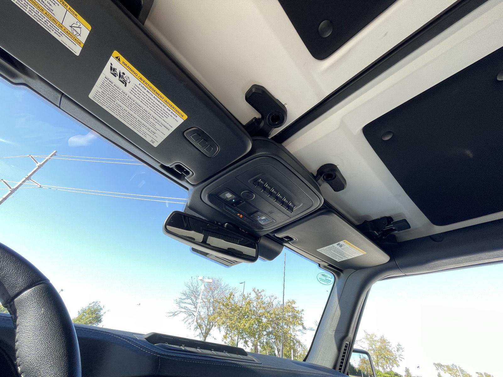 Vehicle photo 21