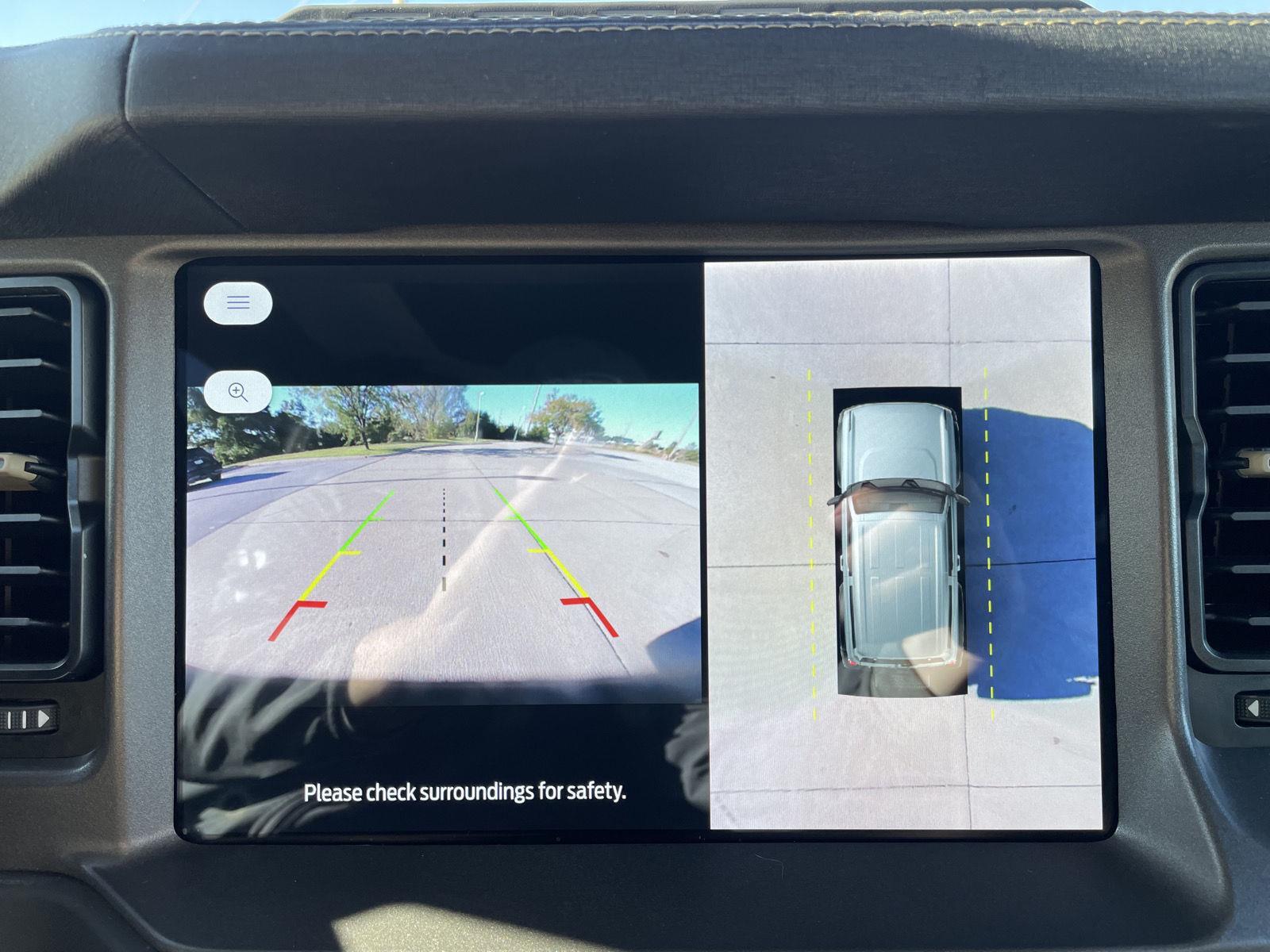 Vehicle photo 23