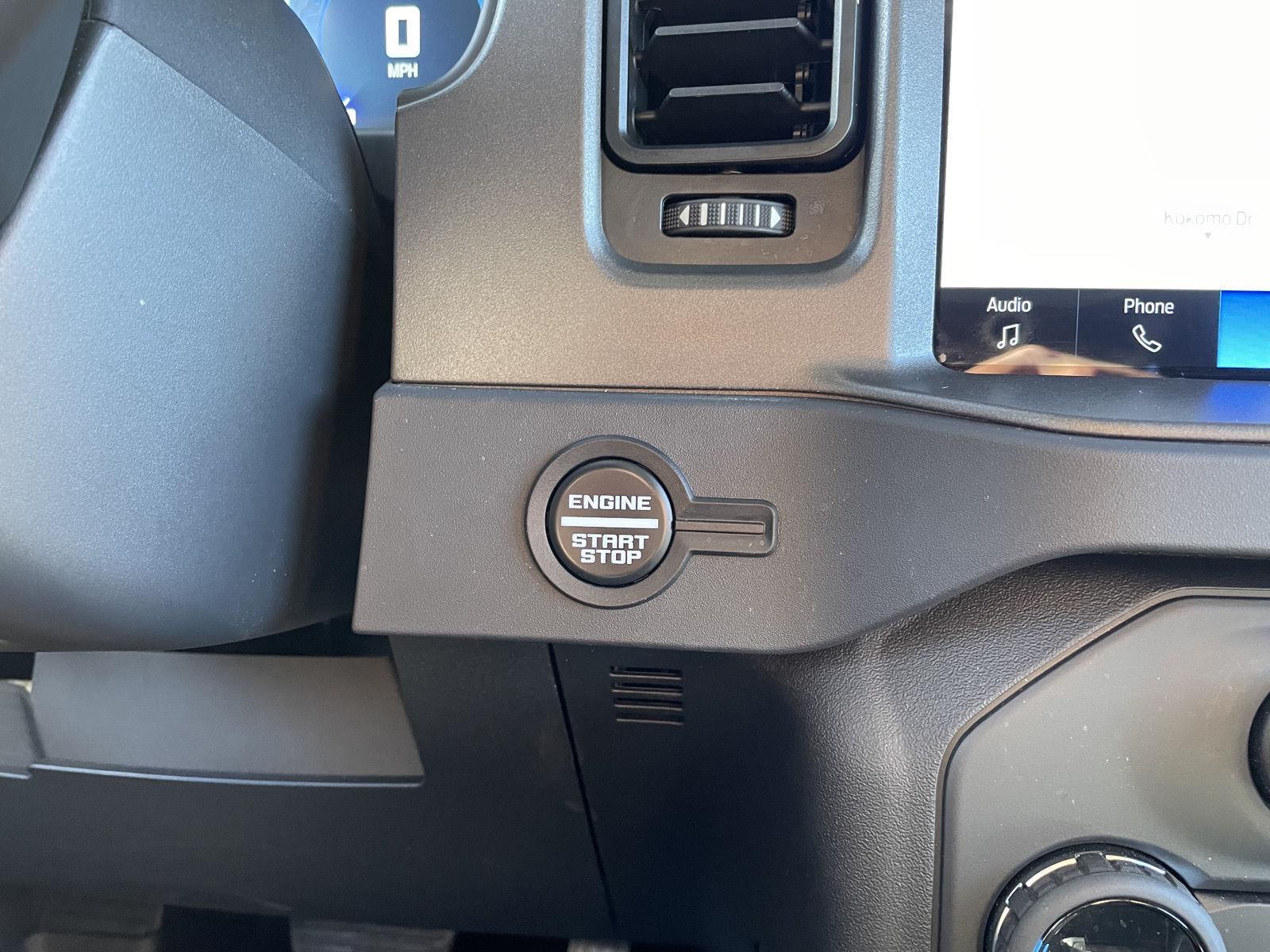 Vehicle photo 26