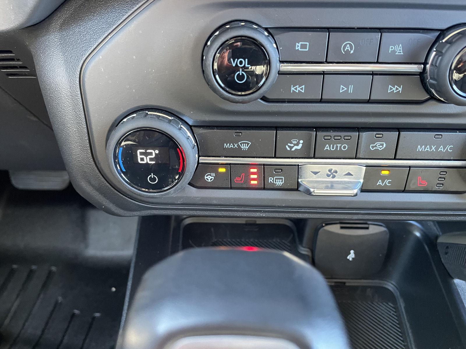Vehicle photo 28