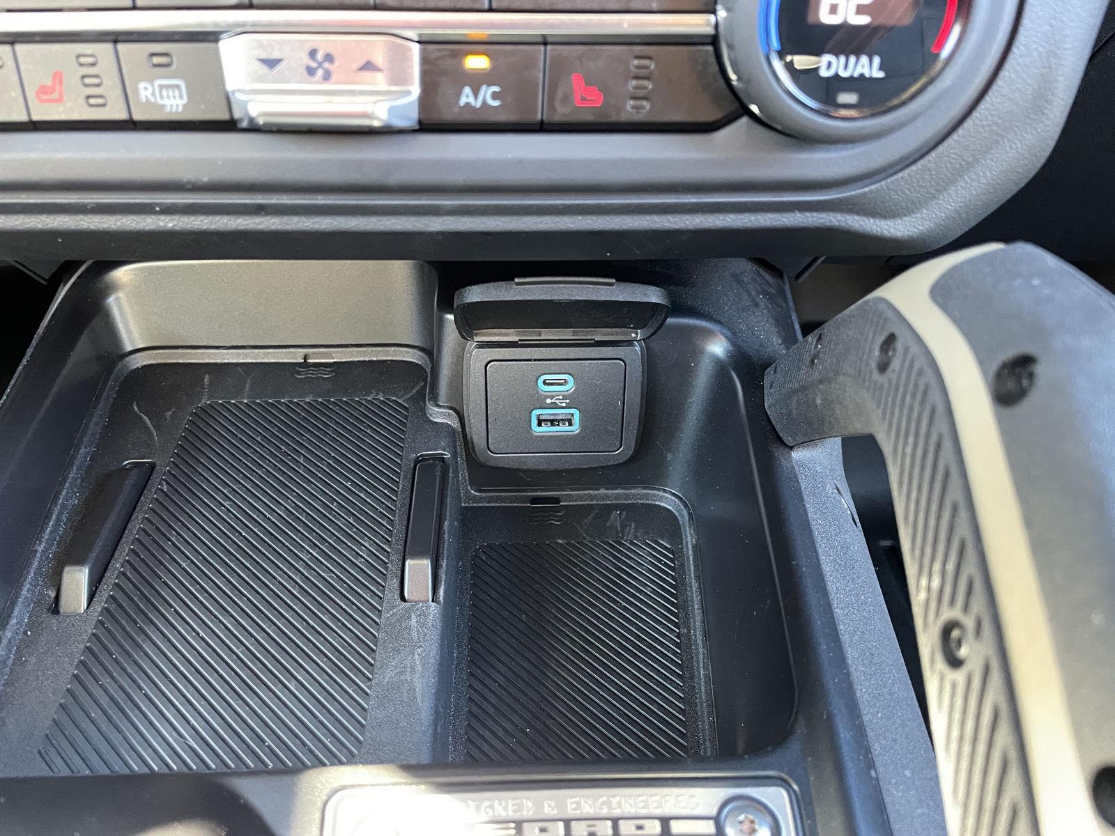 Vehicle photo 29