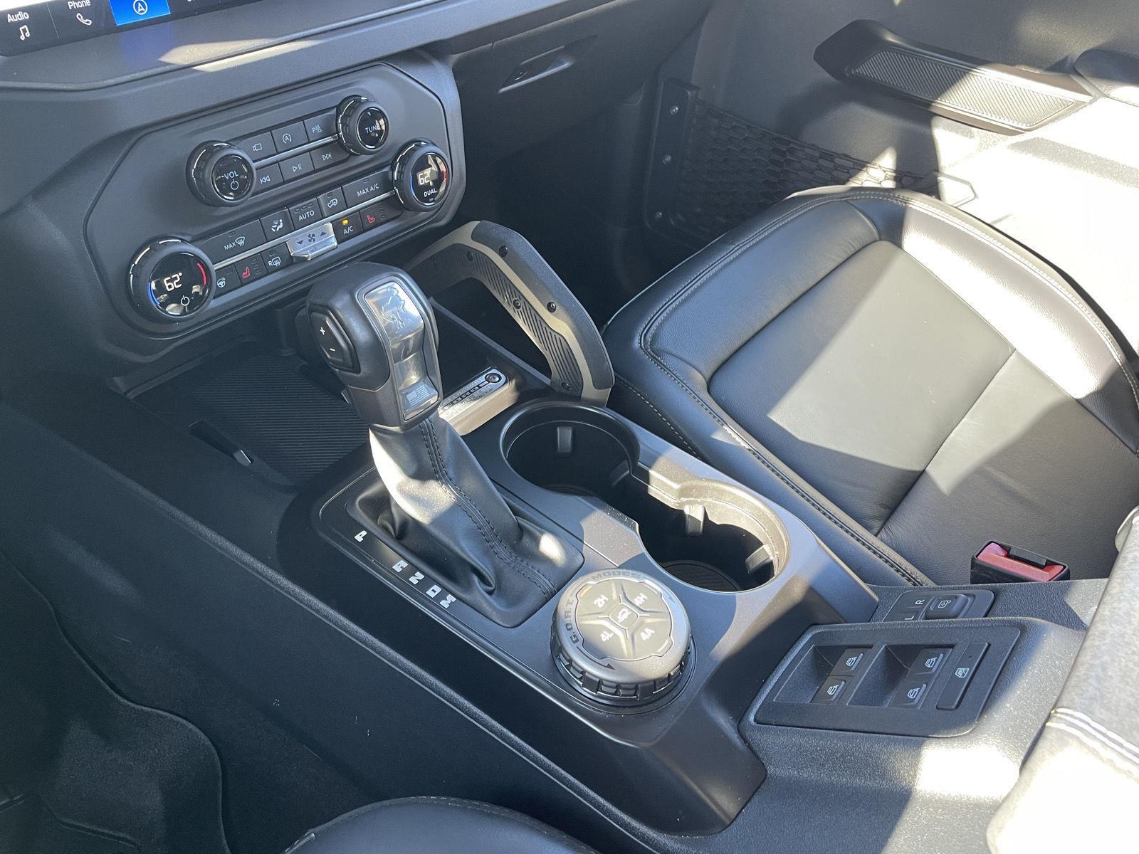 Vehicle photo 30