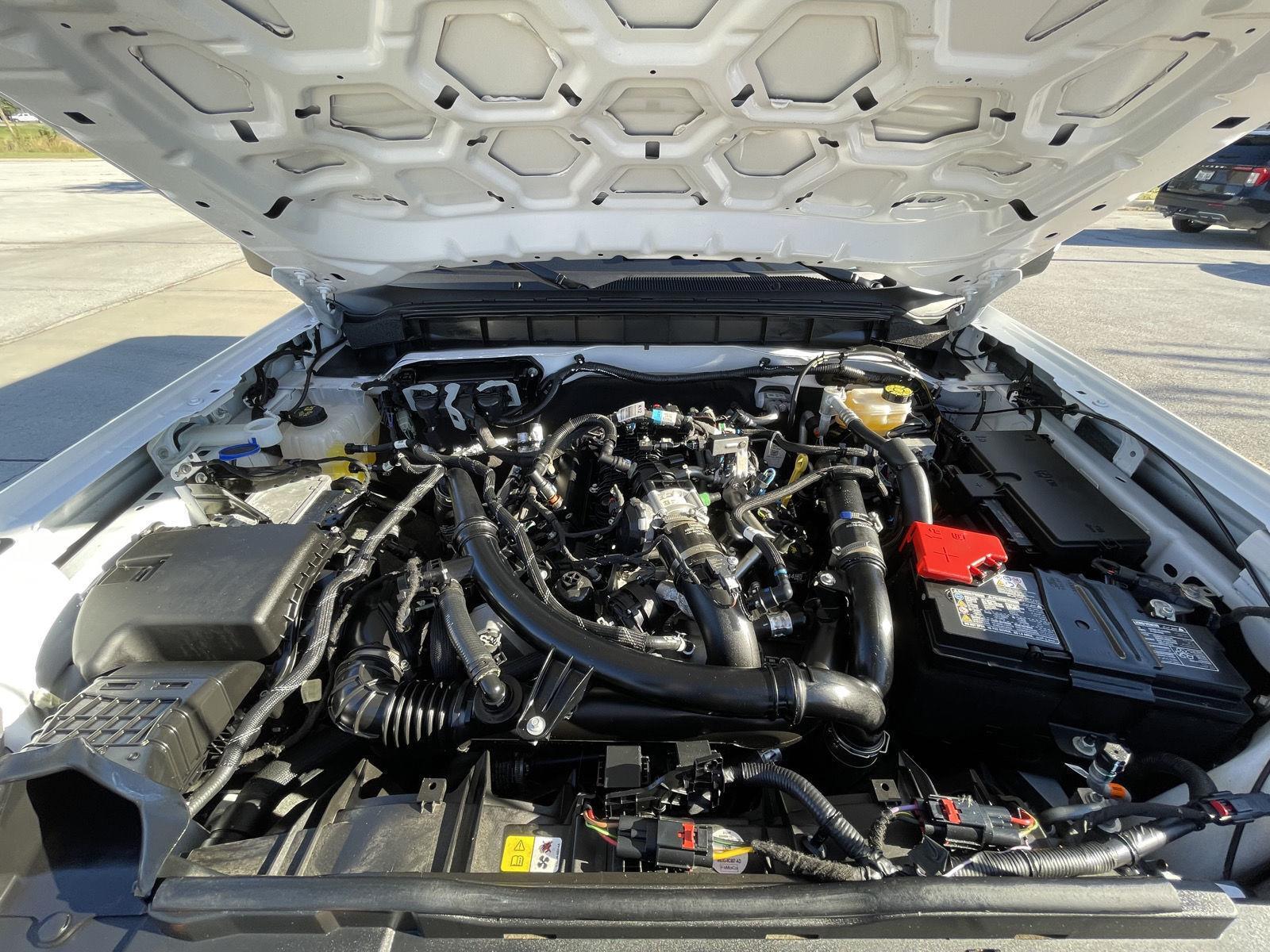 Vehicle photo 34