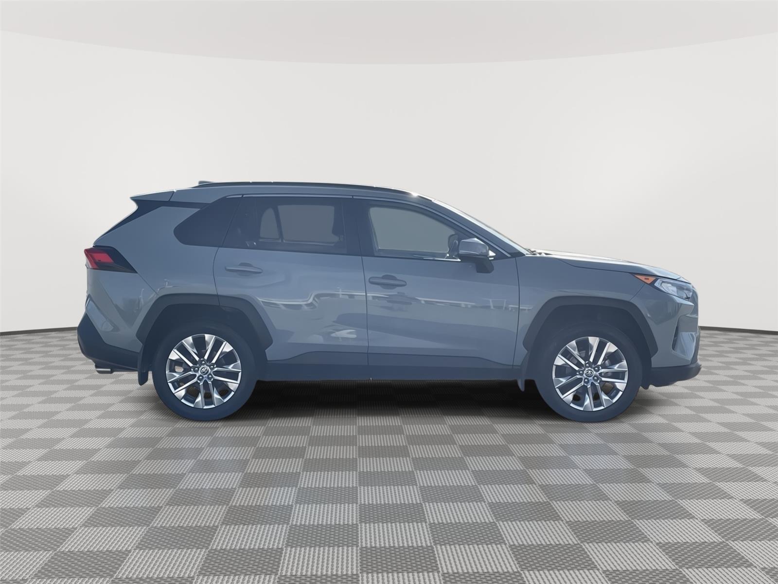 Vehicle photo 6