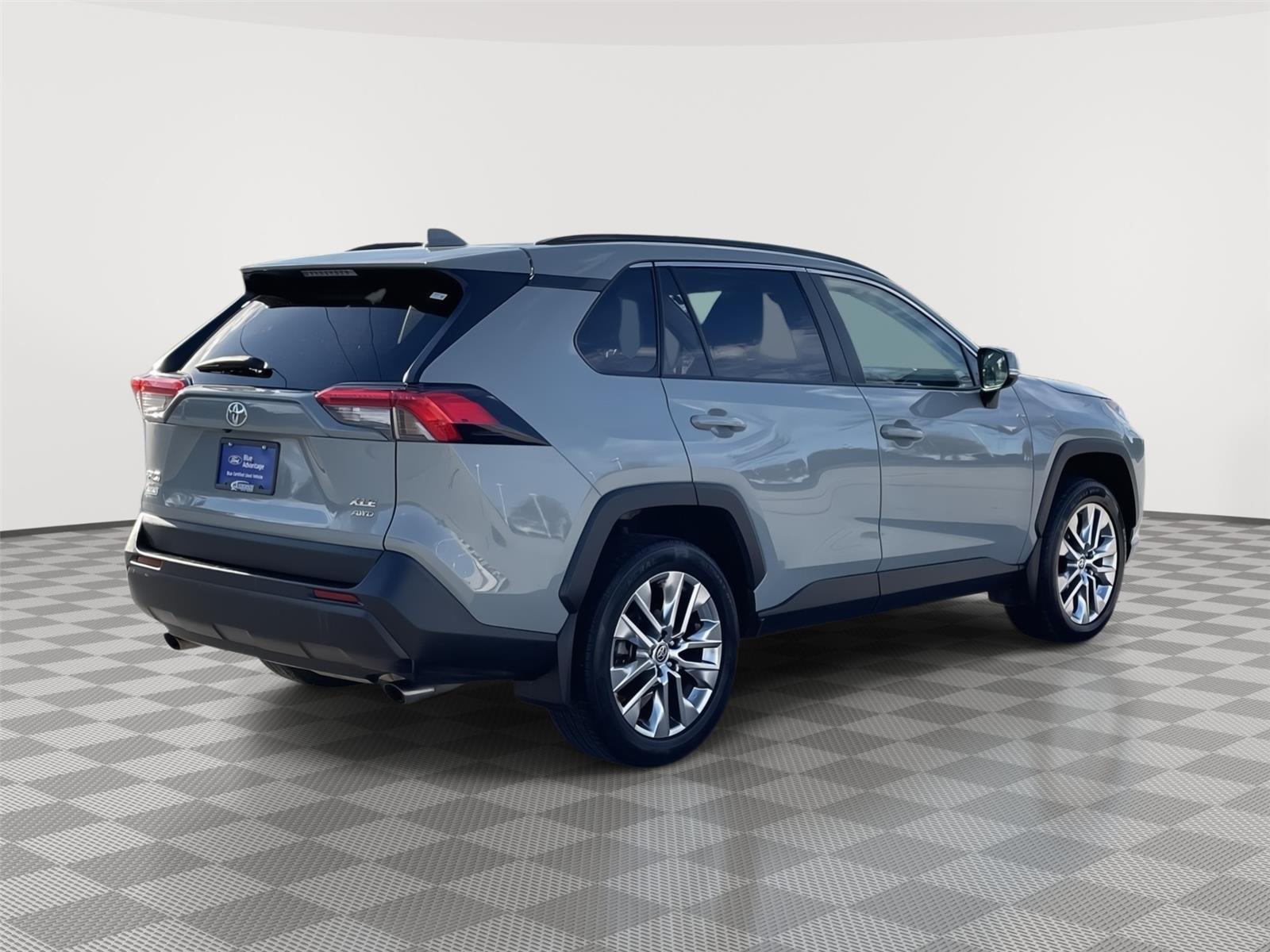 Vehicle photo 7