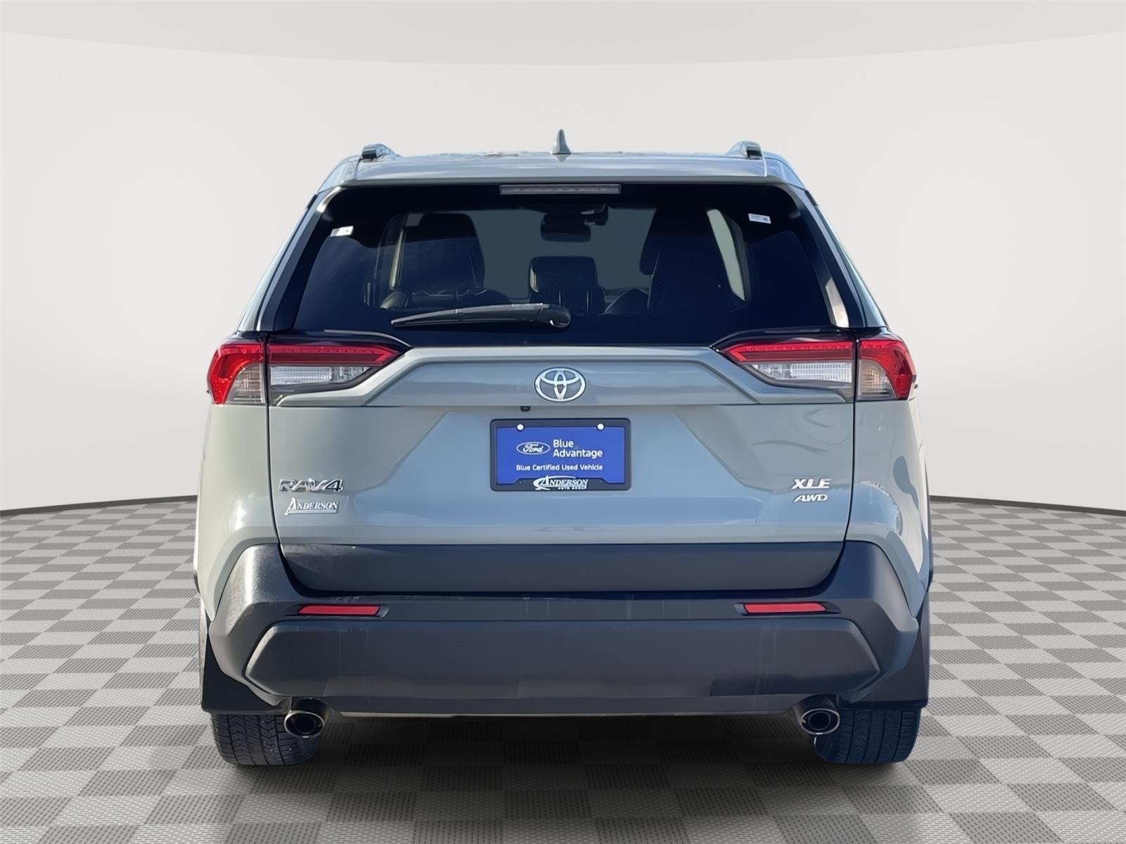 Vehicle photo 8