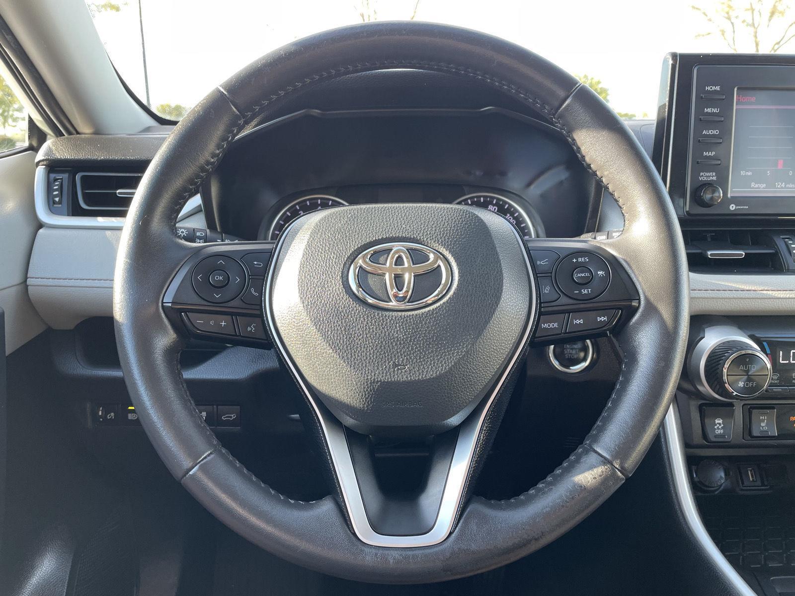 Vehicle photo 11