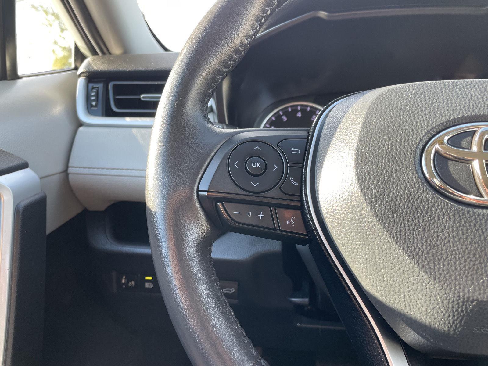 Vehicle photo 12