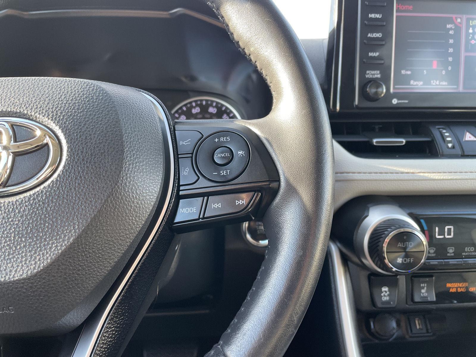 Vehicle photo 13