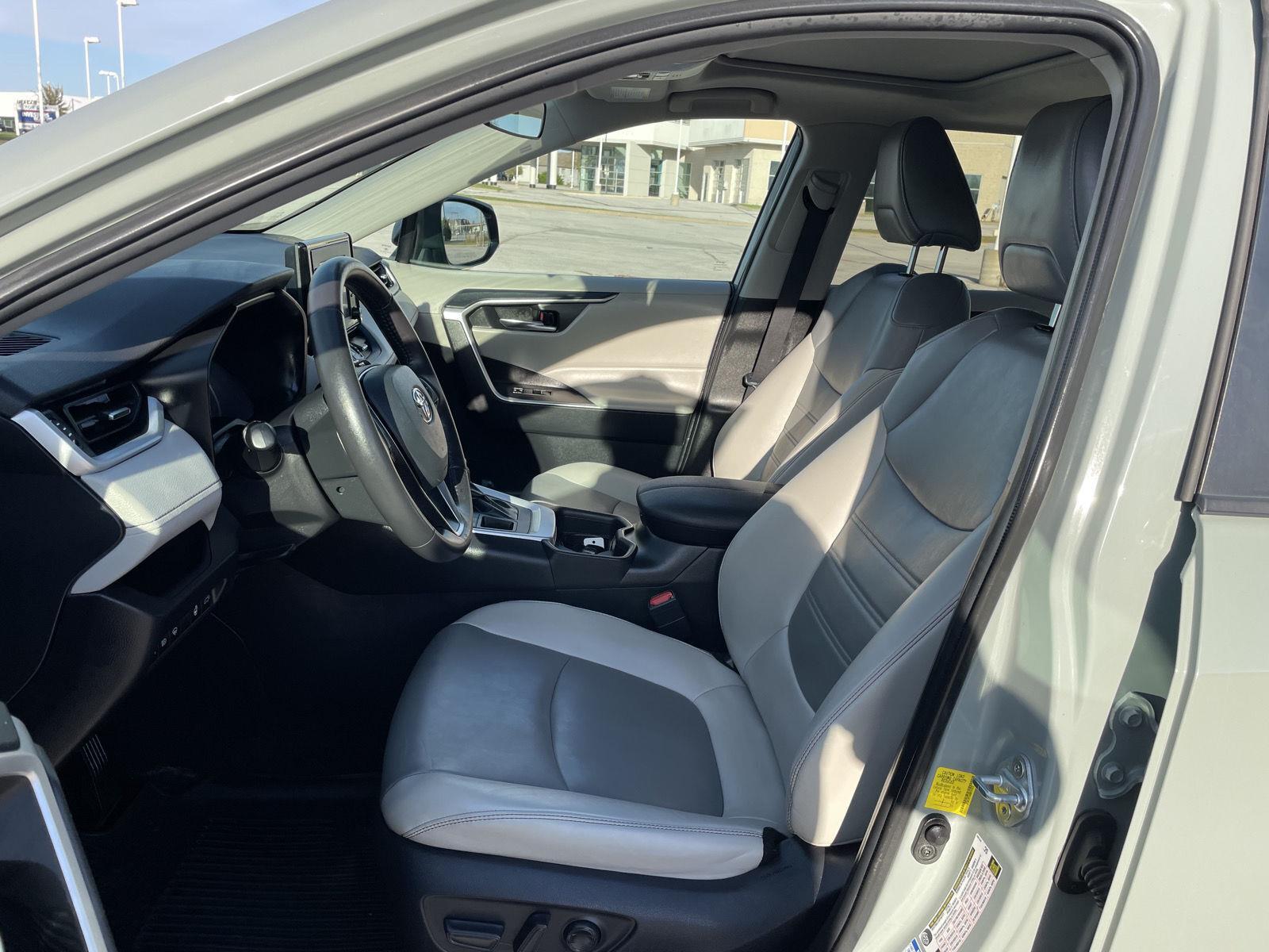 Vehicle photo 16