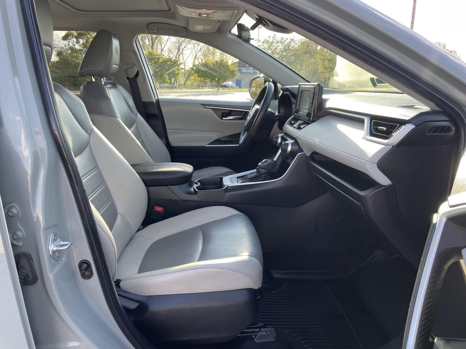 Vehicle photo 18