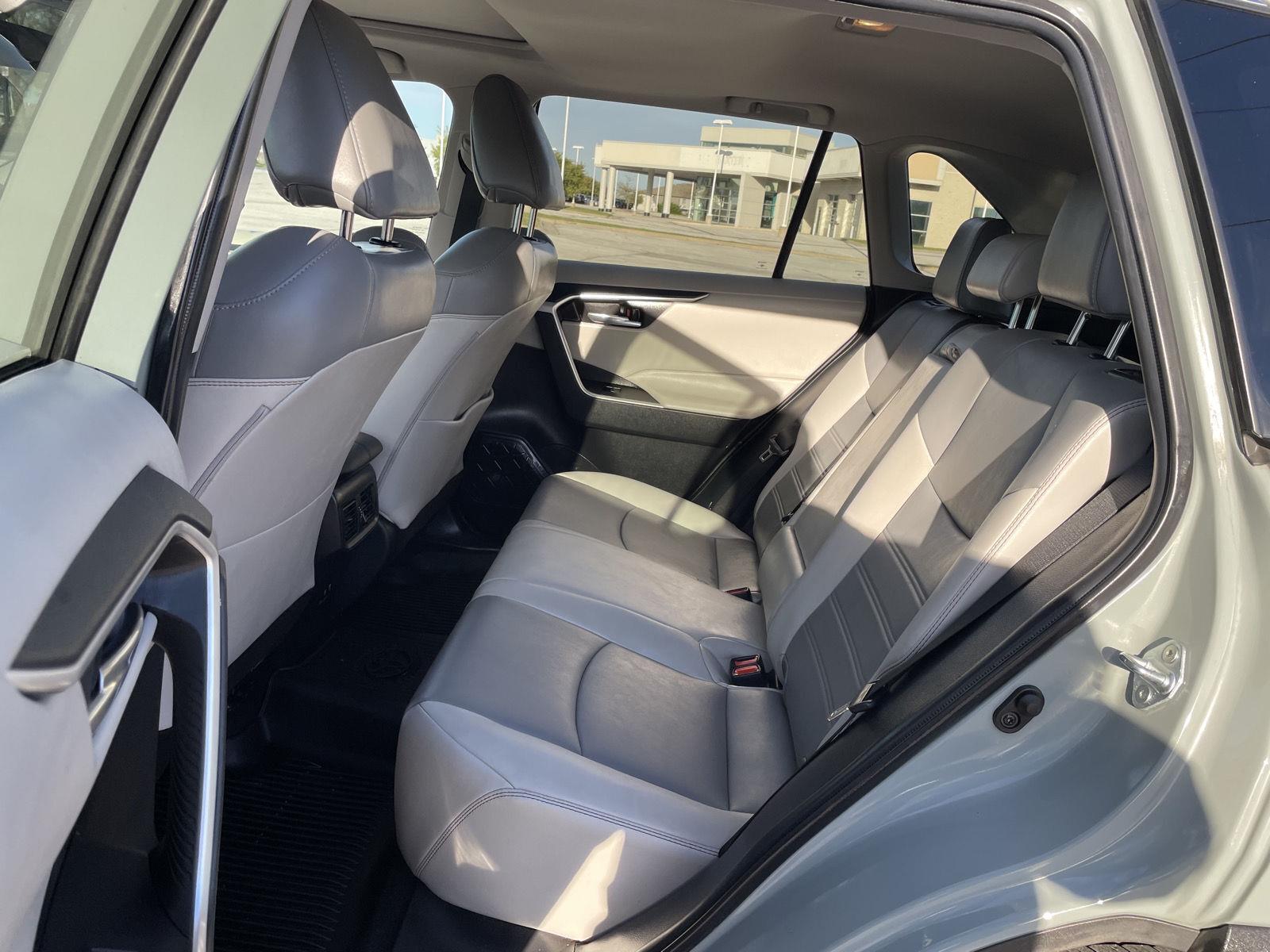 Vehicle photo 19