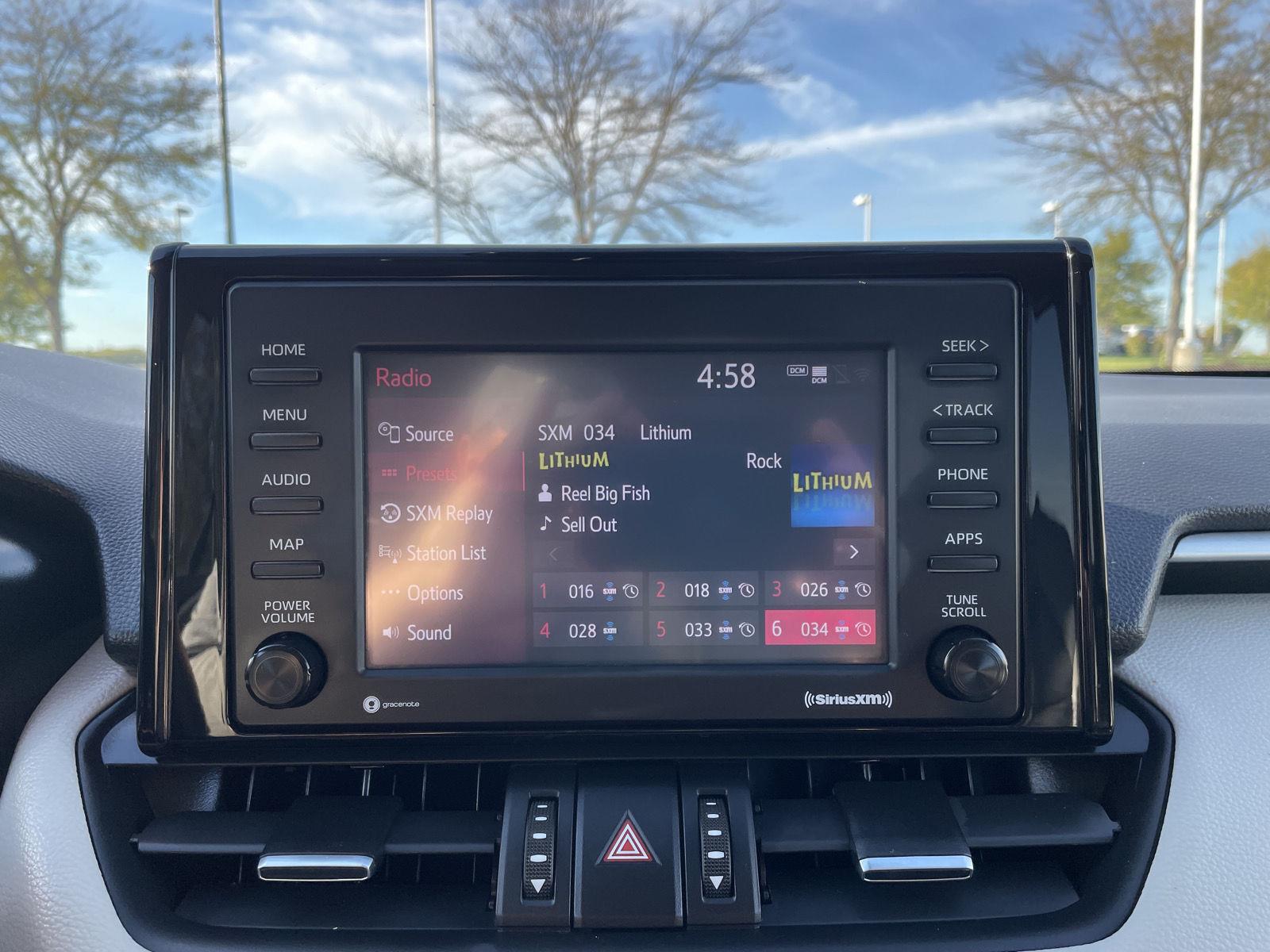 Vehicle photo 24