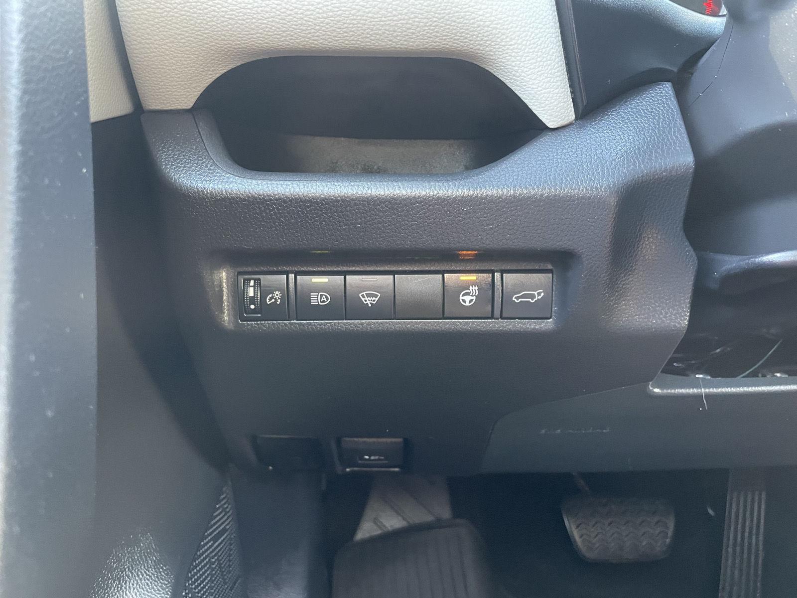 Vehicle photo 29