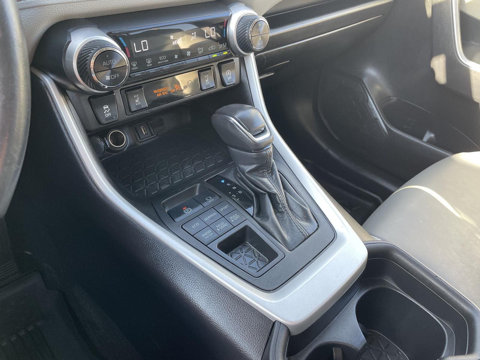 Vehicle photo 30