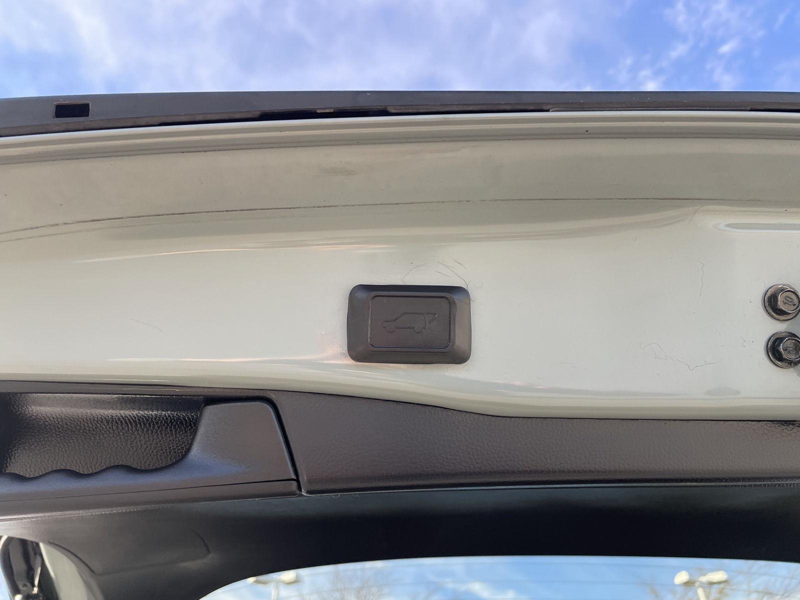 Vehicle photo 36
